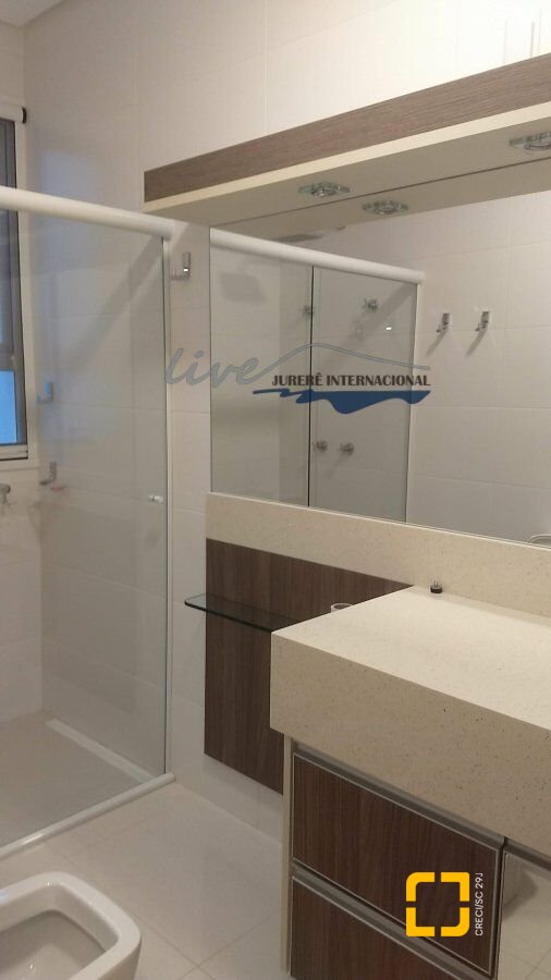 Apartamento com 155m², 6 quartos (sendo 3 suítes), 2 garagens, no bairro Jurerê Internacional em Florianópolis
