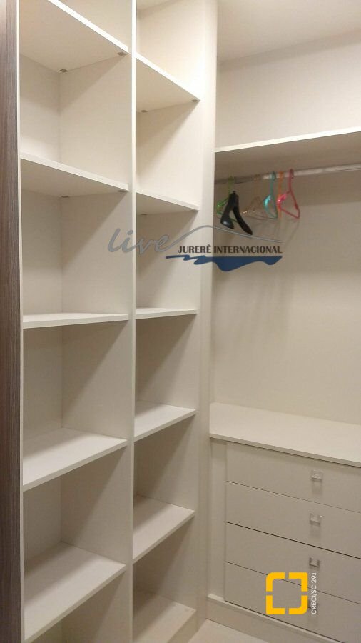 Apartamento com 155m², 6 quartos (sendo 3 suítes), 2 garagens, no bairro Jurerê Internacional em Florianópolis