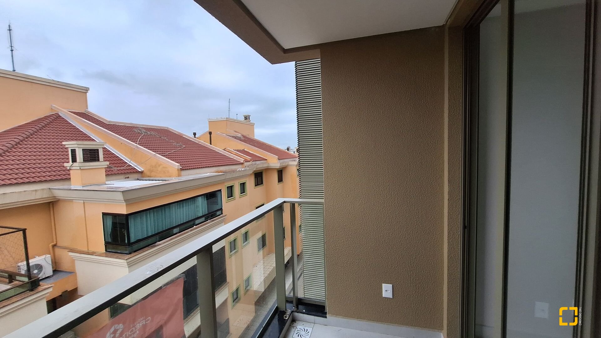 Apartamento com 74m², 4 quartos (sendo 2 suítes), 2 garagens, no bairro Jurerê Internacional em Florianópolis