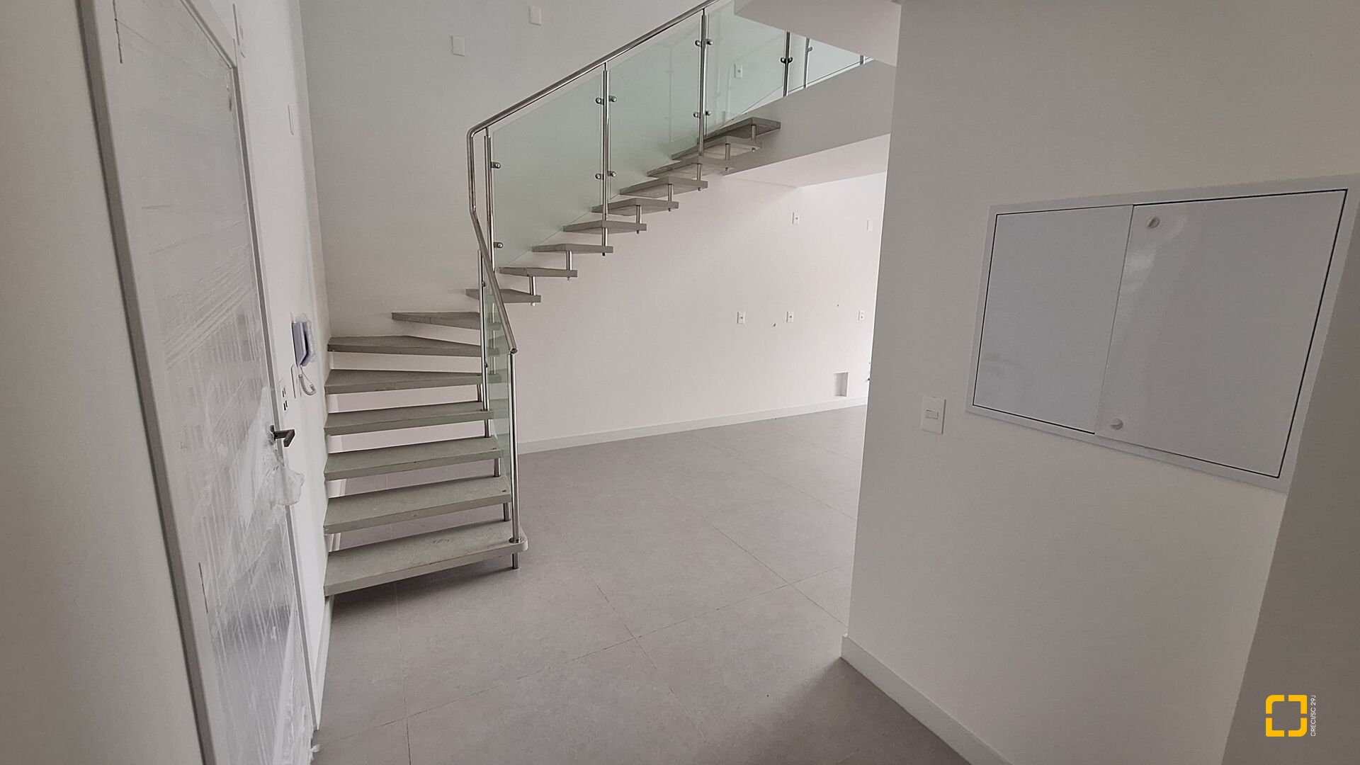 Apartamento com 74m², 4 quartos (sendo 2 suítes), 2 garagens, no bairro Jurerê Internacional em Florianópolis
