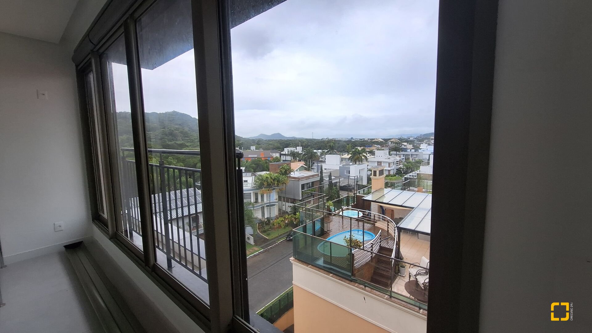Apartamento com 74m², 4 quartos (sendo 2 suítes), 2 garagens, no bairro Jurerê Internacional em Florianópolis
