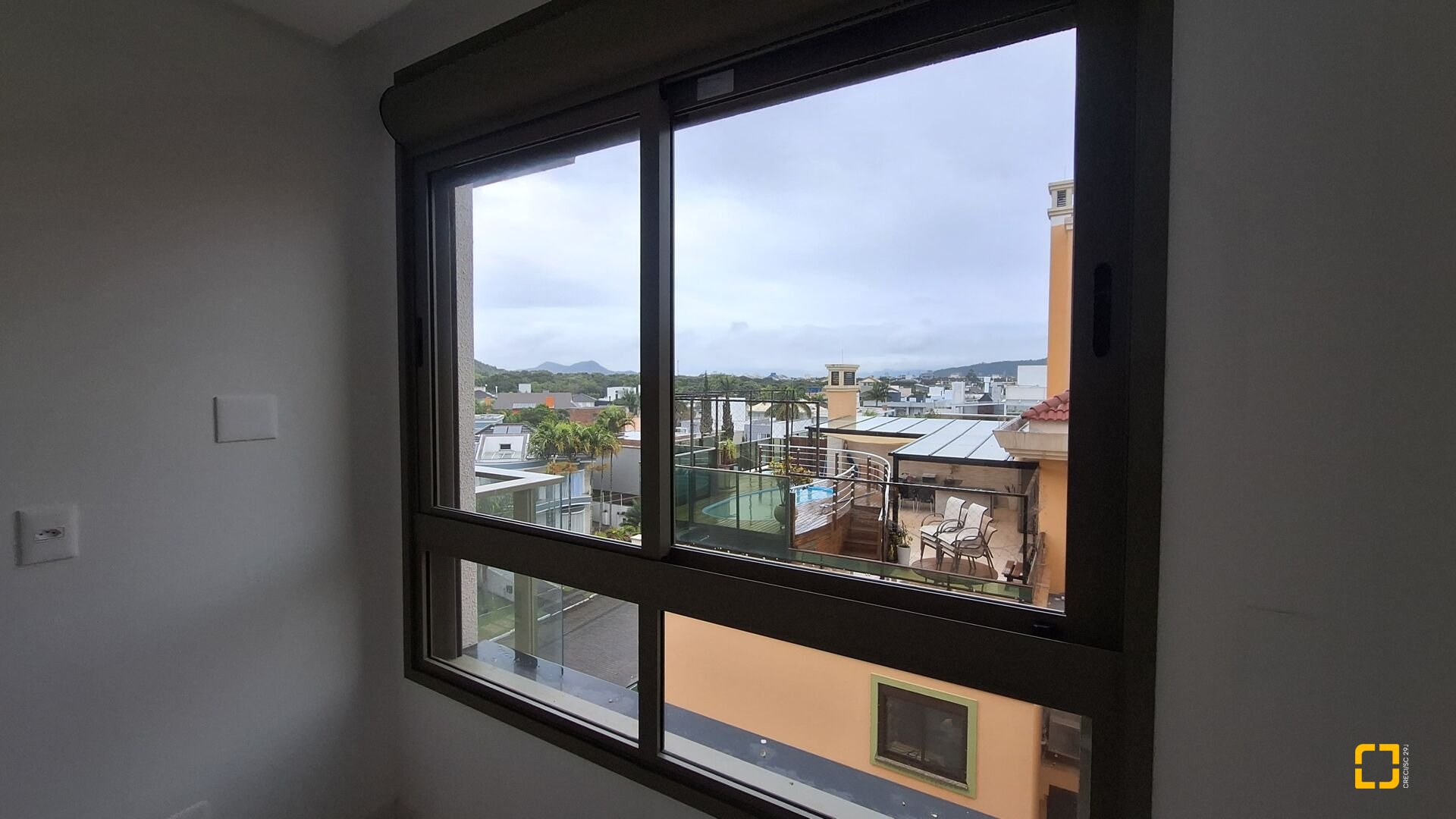Apartamento com 74m², 4 quartos (sendo 2 suítes), 2 garagens, no bairro Jurerê Internacional em Florianópolis