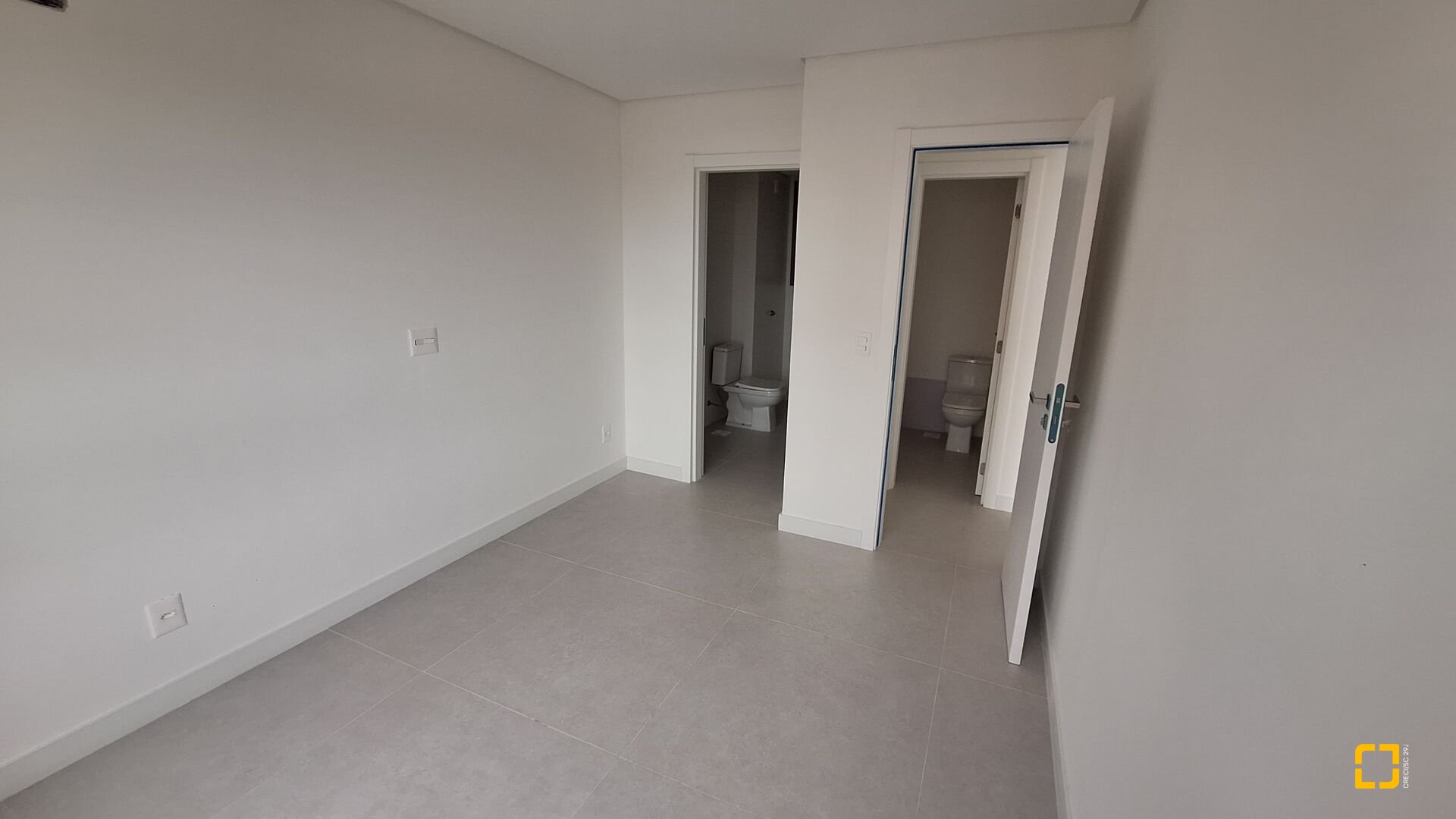 Apartamento com 74m², 4 quartos (sendo 2 suítes), 2 garagens, no bairro Jurerê Internacional em Florianópolis