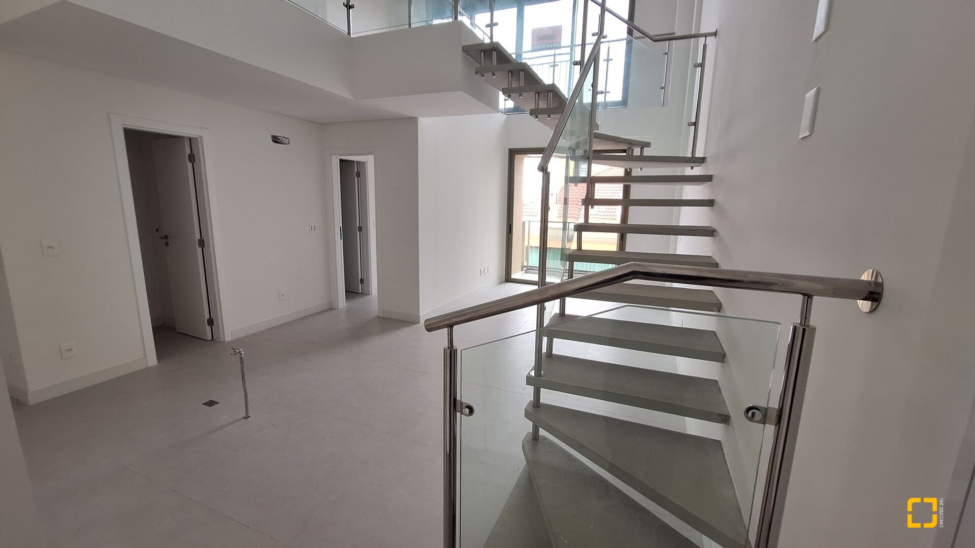 Apartamento com 74m², 4 quartos (sendo 2 suítes), 2 garagens, no bairro Jurerê Internacional em Florianópolis