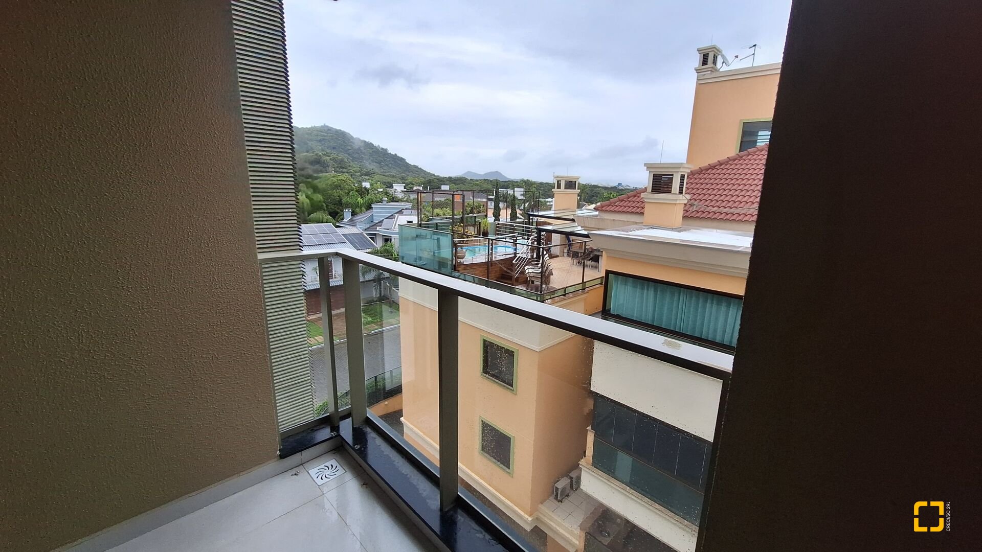 Apartamento com 74m², 4 quartos (sendo 2 suítes), 2 garagens, no bairro Jurerê Internacional em Florianópolis