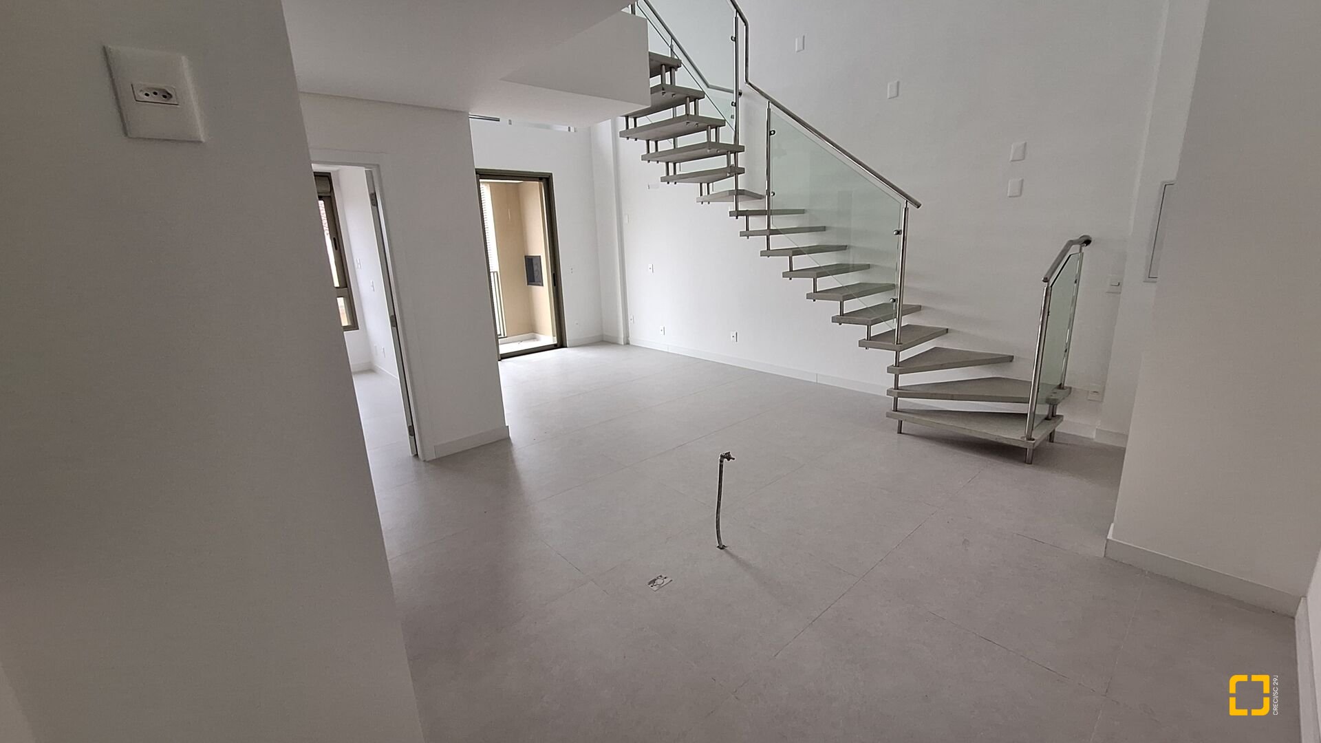 Apartamento com 74m², 4 quartos (sendo 2 suítes), 2 garagens, no bairro Jurerê Internacional em Florianópolis