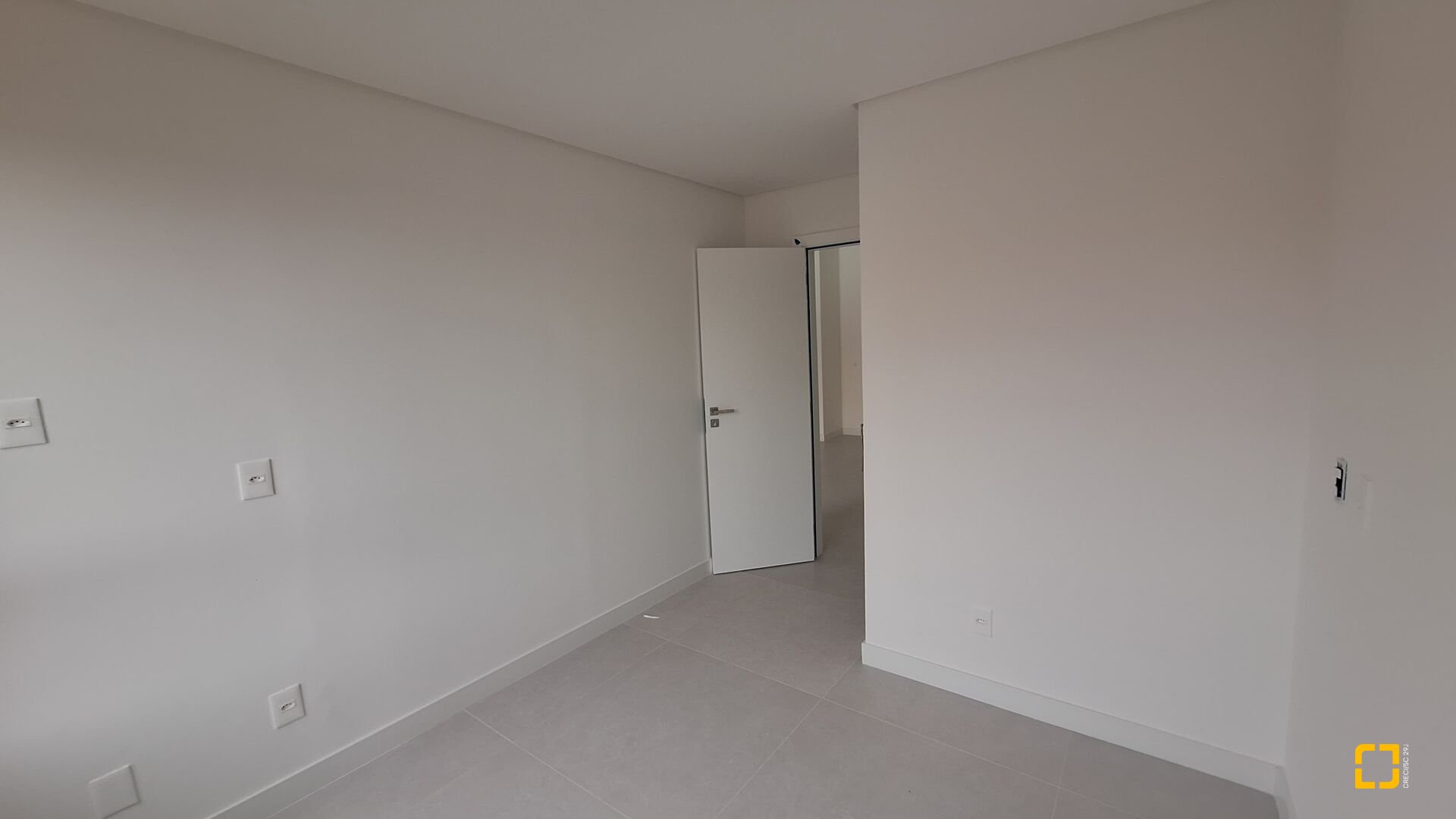Apartamento com 74m², 4 quartos (sendo 2 suítes), 2 garagens, no bairro Jurerê Internacional em Florianópolis