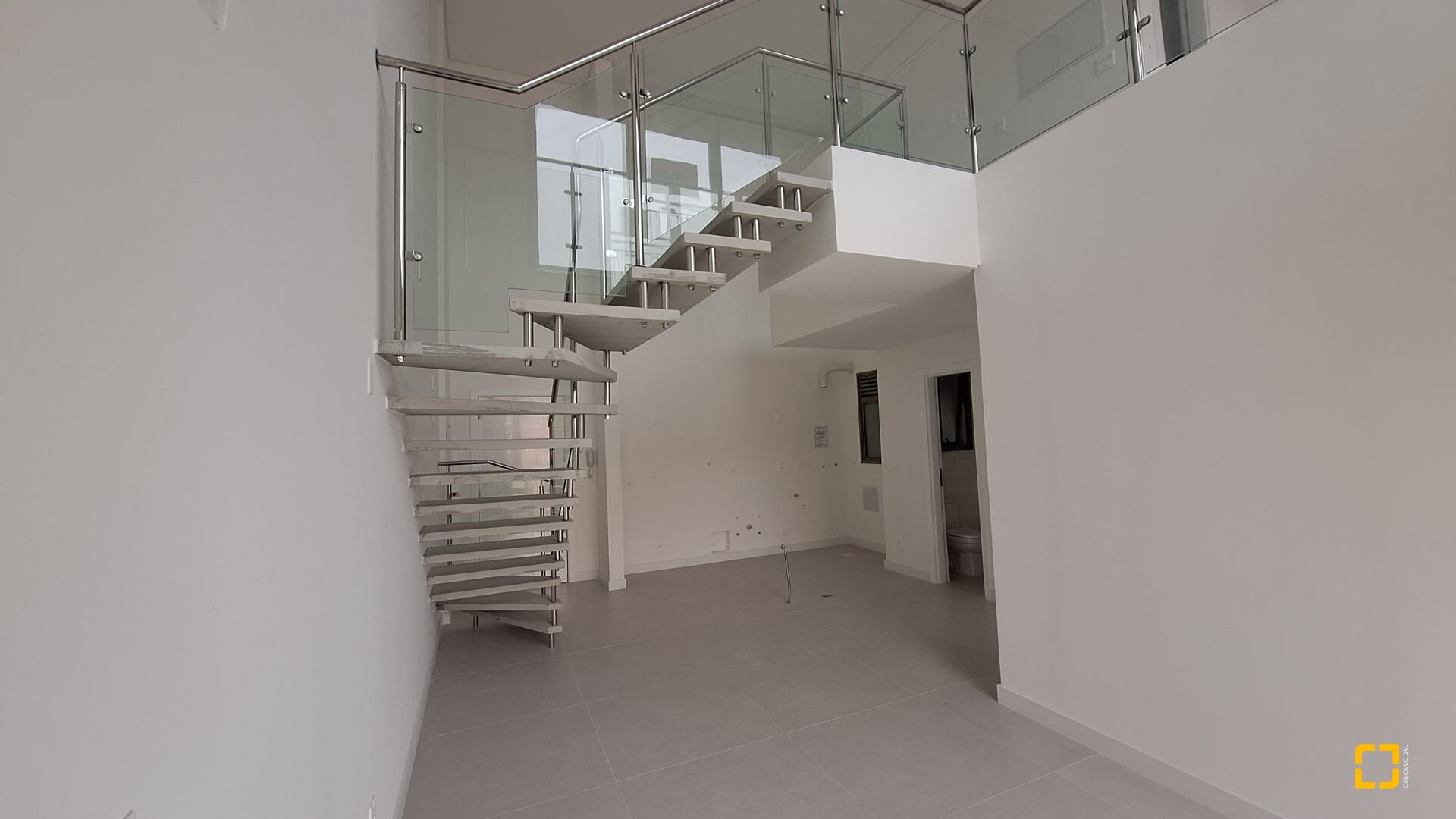Apartamento com 74m², 4 quartos (sendo 2 suítes), 2 garagens, no bairro Jurerê Internacional em Florianópolis