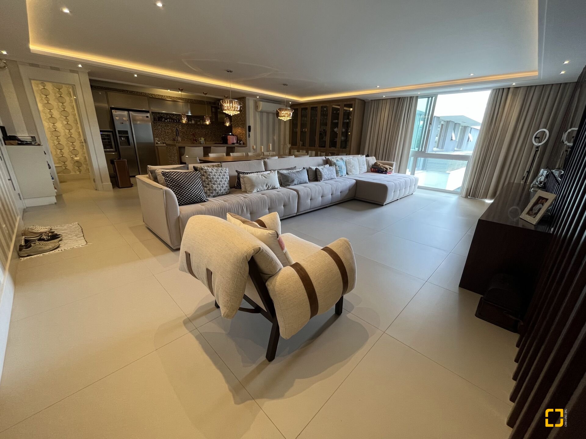 Apartamento com 147m², 4 quartos (sendo 2 suítes), 2 garagens, no bairro Jurerê Internacional em Florianópolis