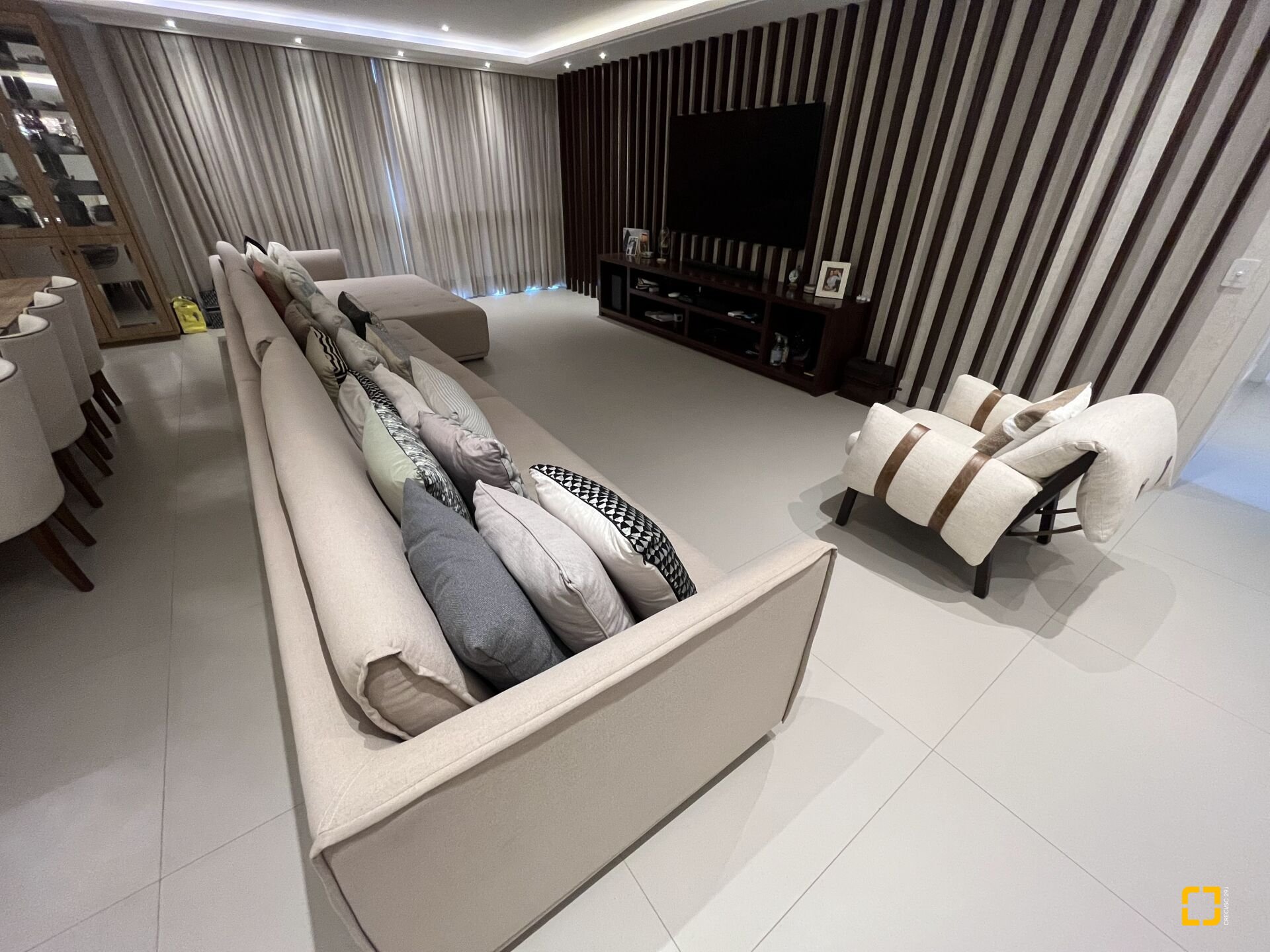 Apartamento com 147m², 4 quartos (sendo 2 suítes), 2 garagens, no bairro Jurerê Internacional em Florianópolis