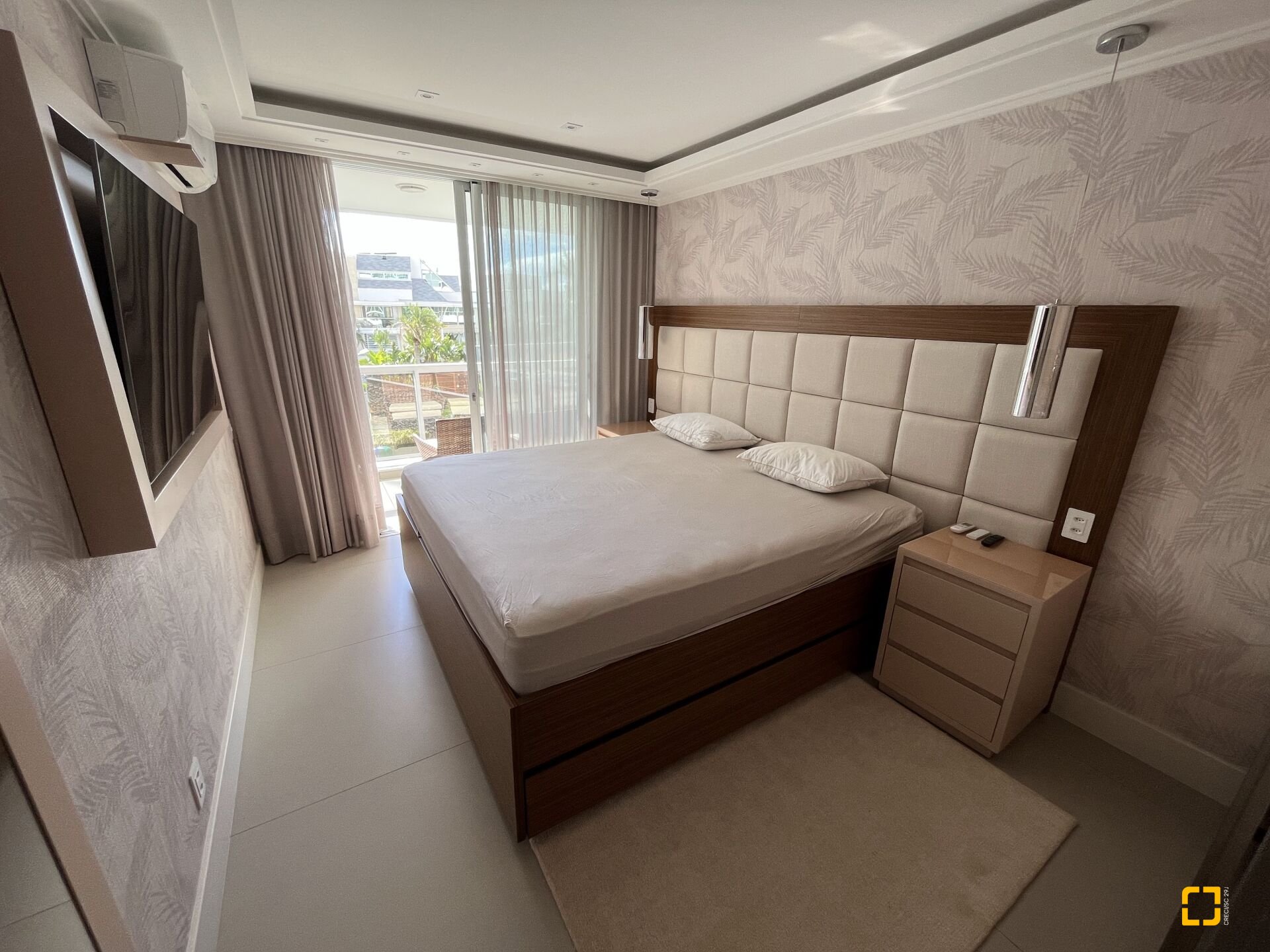 Apartamento com 147m², 4 quartos (sendo 2 suítes), 2 garagens, no bairro Jurerê Internacional em Florianópolis