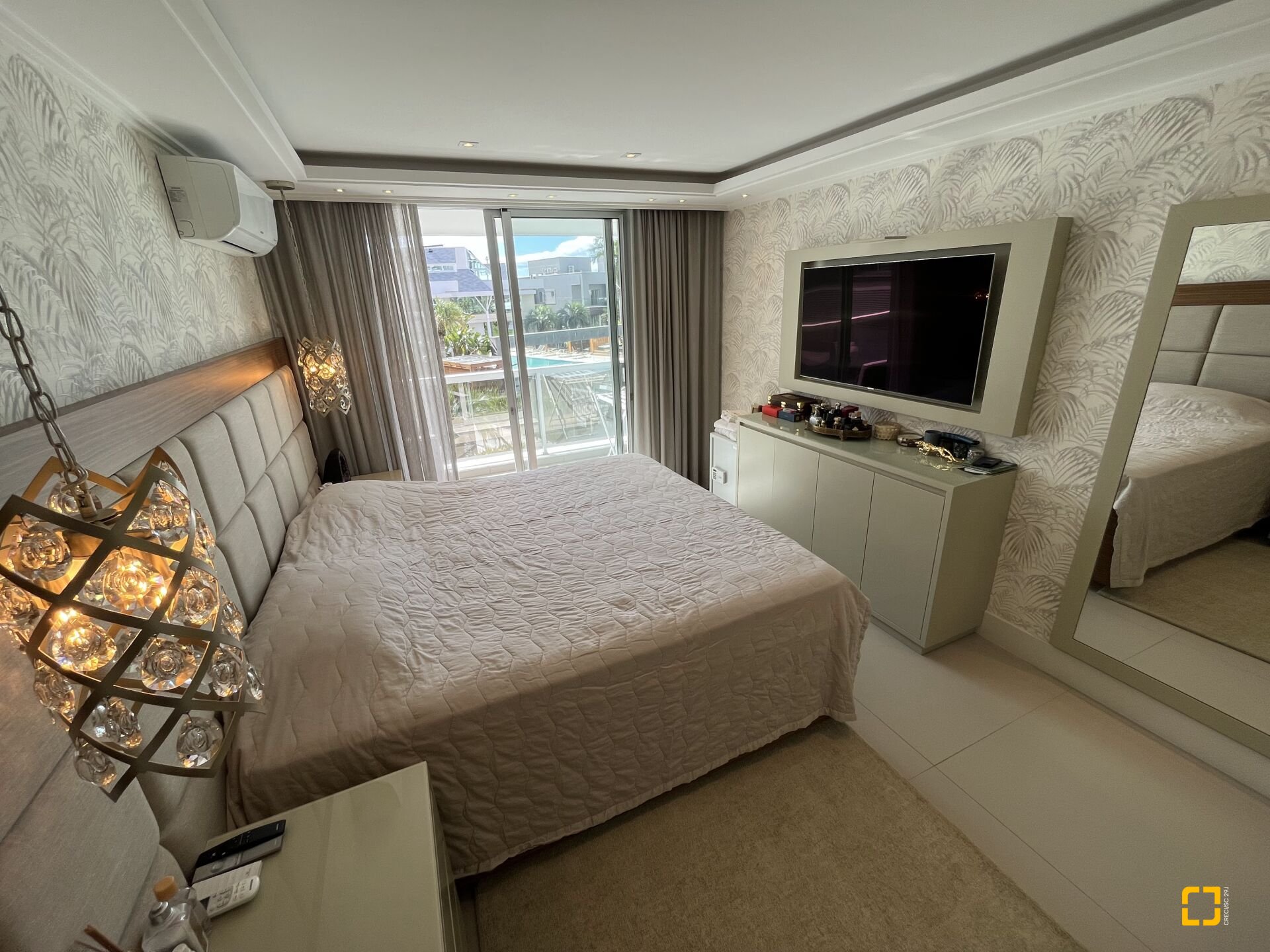 Apartamento com 147m², 4 quartos (sendo 2 suítes), 2 garagens, no bairro Jurerê Internacional em Florianópolis