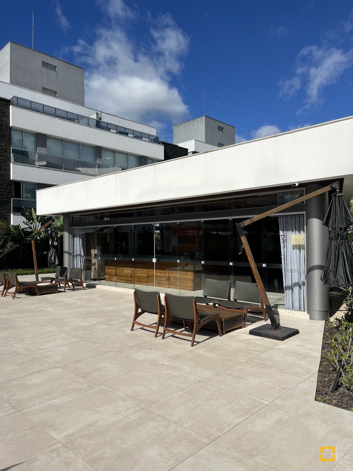 Apartamento com 147m², 4 quartos (sendo 2 suítes), 2 garagens, no bairro Jurerê Internacional em Florianópolis