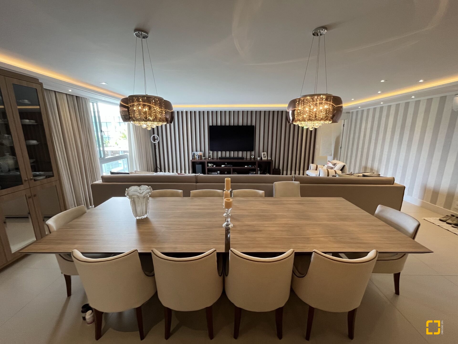 Apartamento com 147m², 4 quartos (sendo 2 suítes), 2 garagens, no bairro Jurerê Internacional em Florianópolis