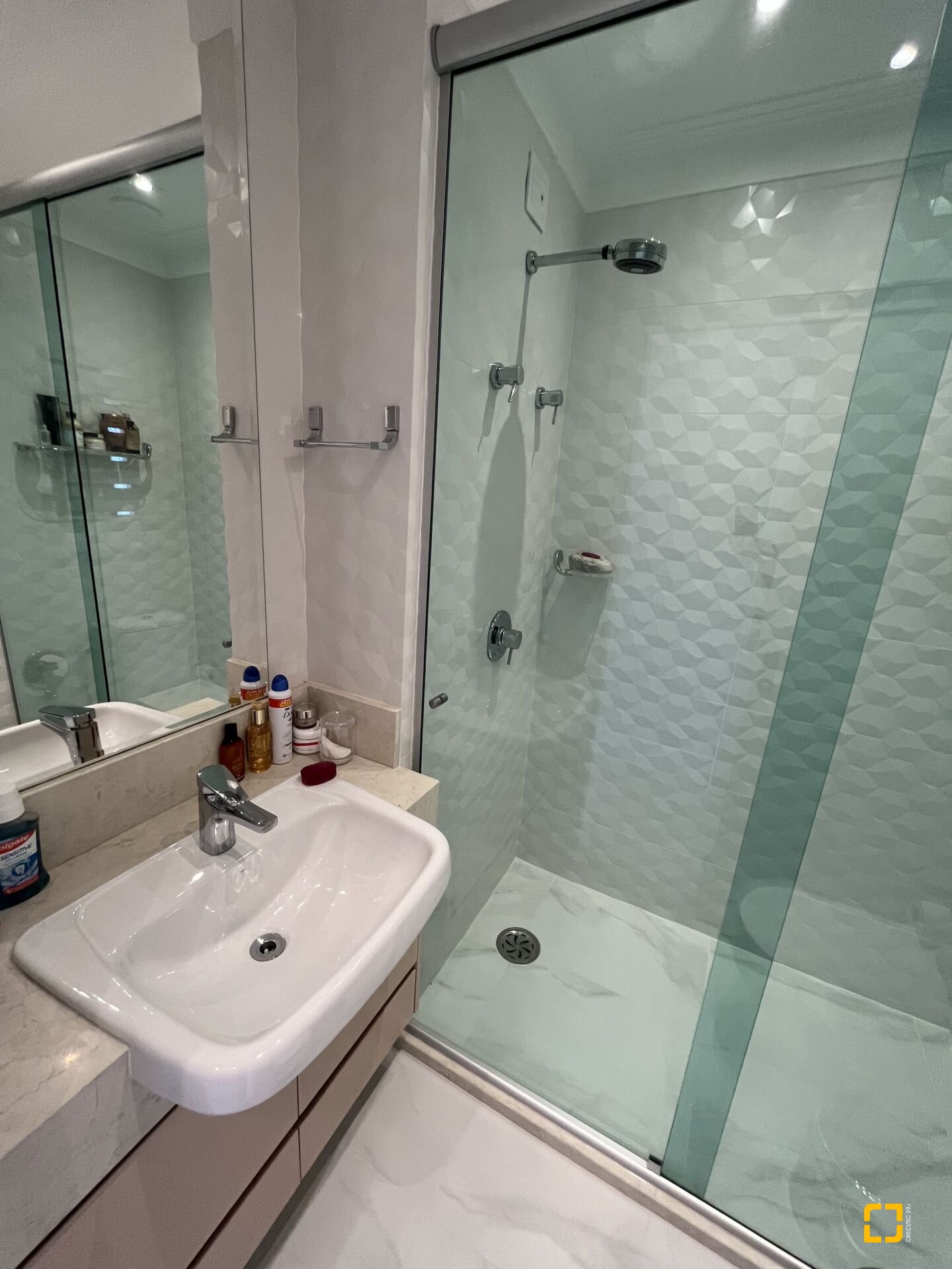 Apartamento com 147m², 4 quartos (sendo 2 suítes), 2 garagens, no bairro Jurerê Internacional em Florianópolis