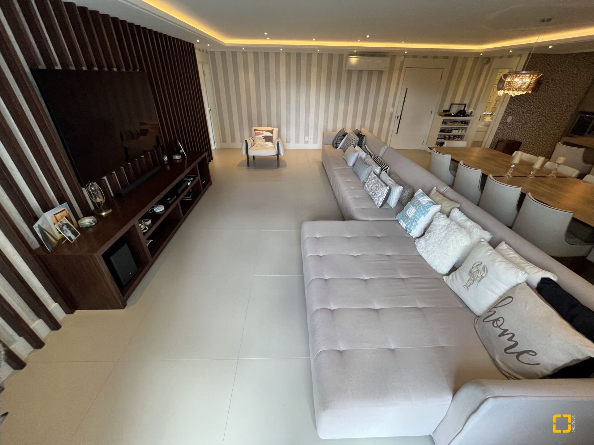 Apartamento com 147m², 4 quartos (sendo 2 suítes), 2 garagens, no bairro Jurerê Internacional em Florianópolis