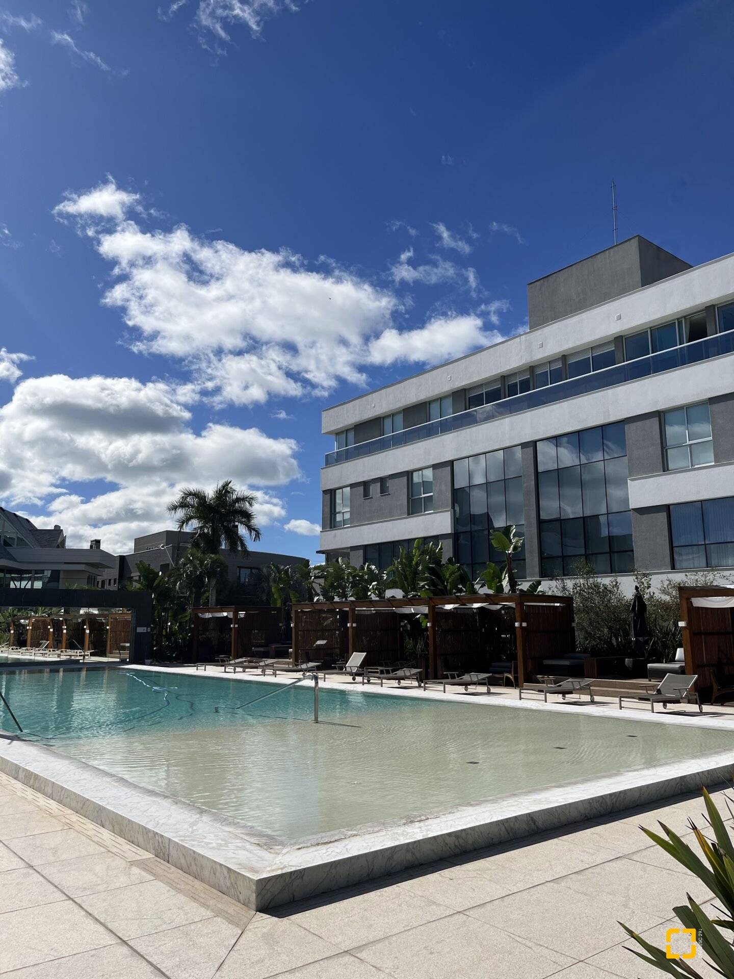 Apartamento com 147m², 4 quartos (sendo 2 suítes), 2 garagens, no bairro Jurerê Internacional em Florianópolis