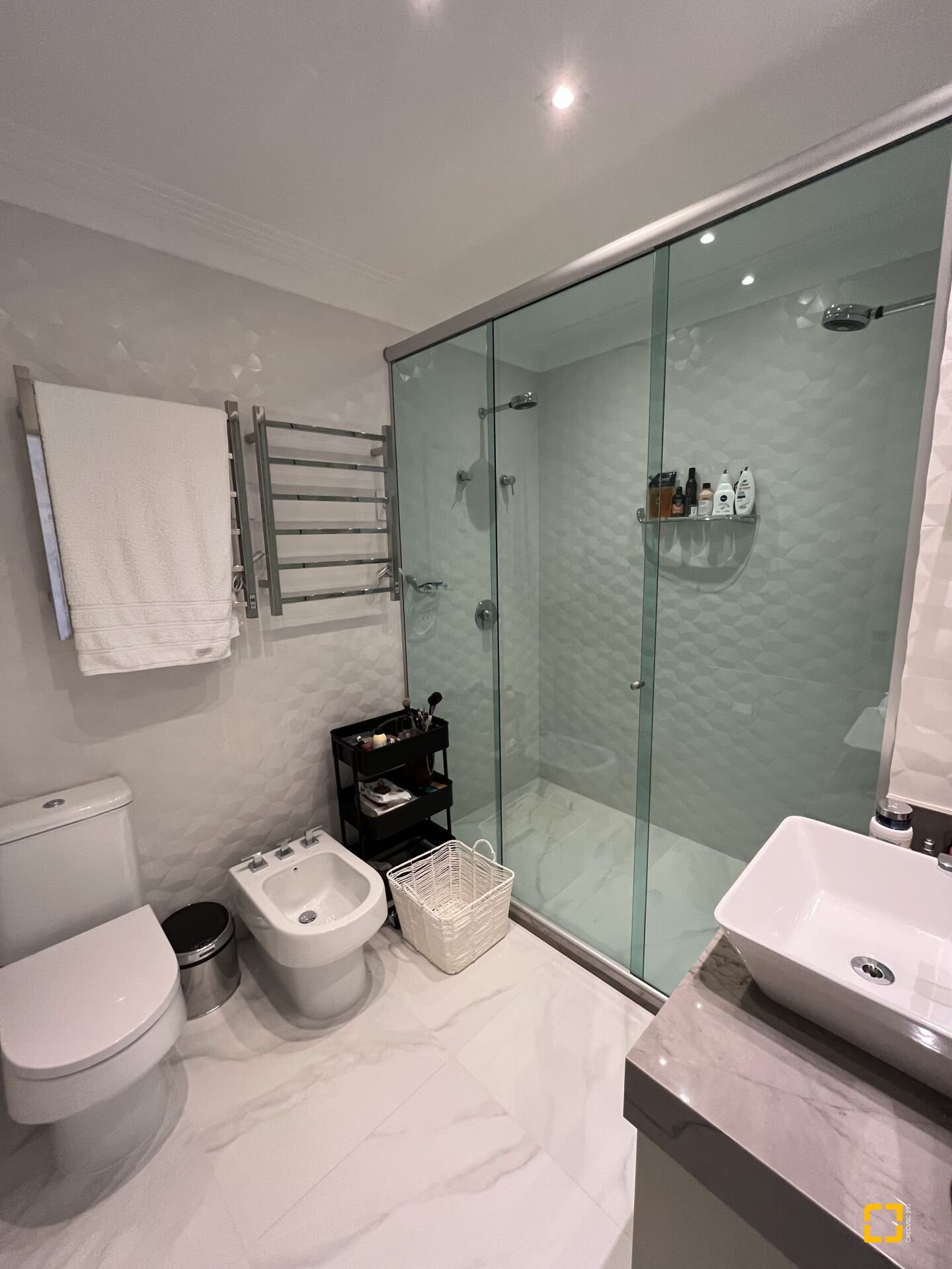 Apartamento com 147m², 4 quartos (sendo 2 suítes), 2 garagens, no bairro Jurerê Internacional em Florianópolis