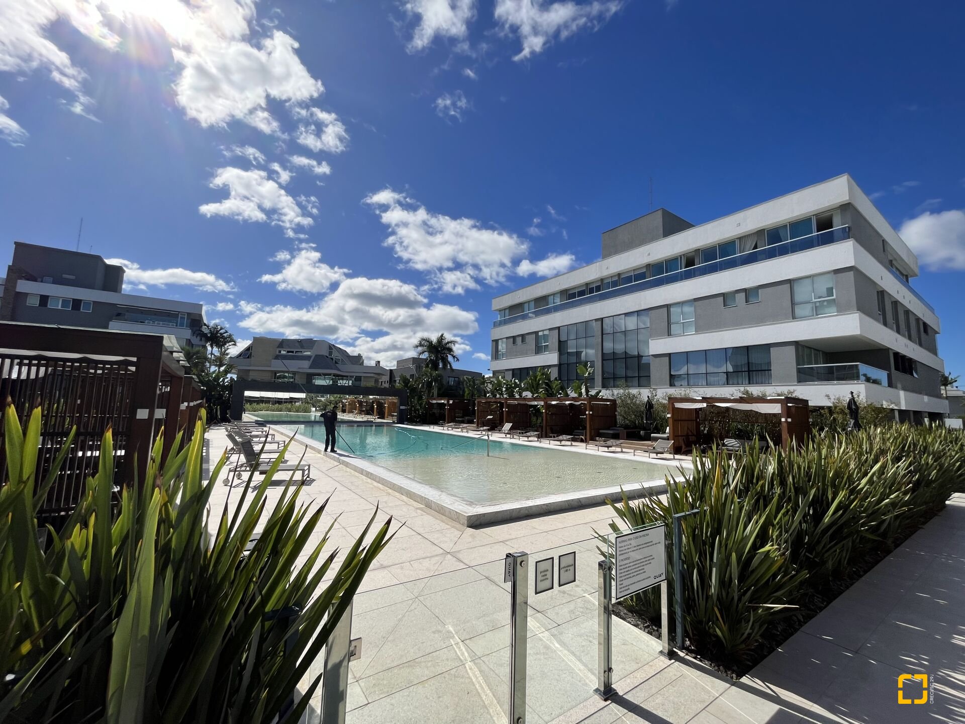 Apartamento com 147m², 4 quartos (sendo 2 suítes), 2 garagens, no bairro Jurerê Internacional em Florianópolis