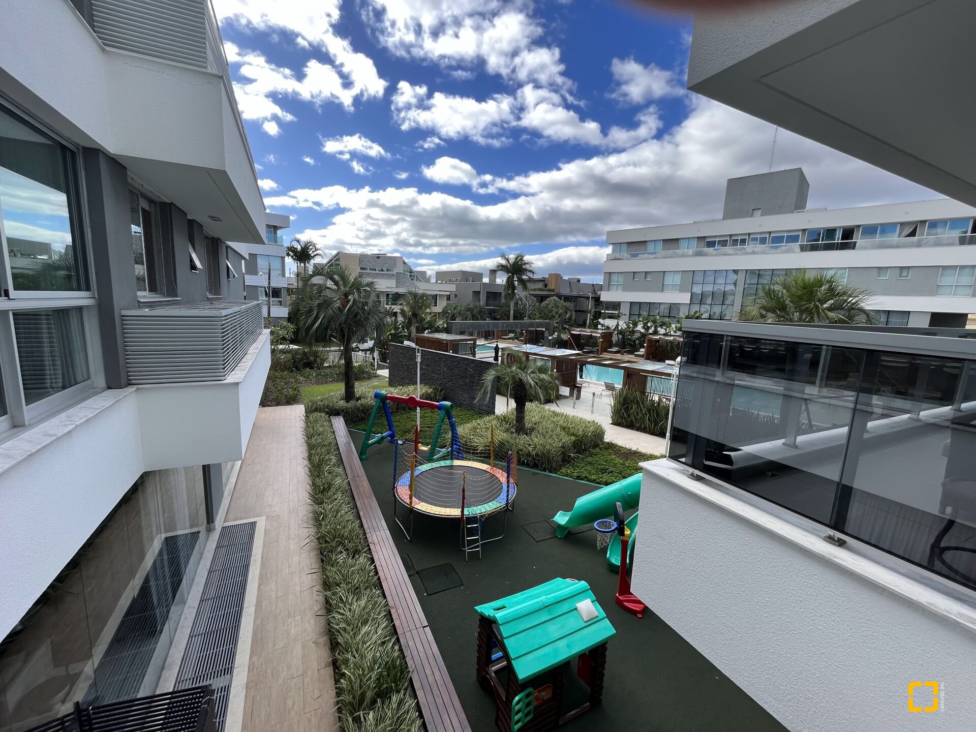 Apartamento com 147m², 4 quartos (sendo 2 suítes), 2 garagens, no bairro Jurerê Internacional em Florianópolis
