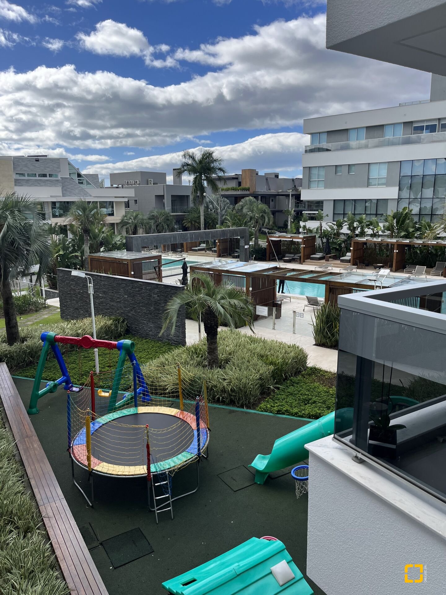Apartamento com 147m², 4 quartos (sendo 2 suítes), 2 garagens, no bairro Jurerê Internacional em Florianópolis