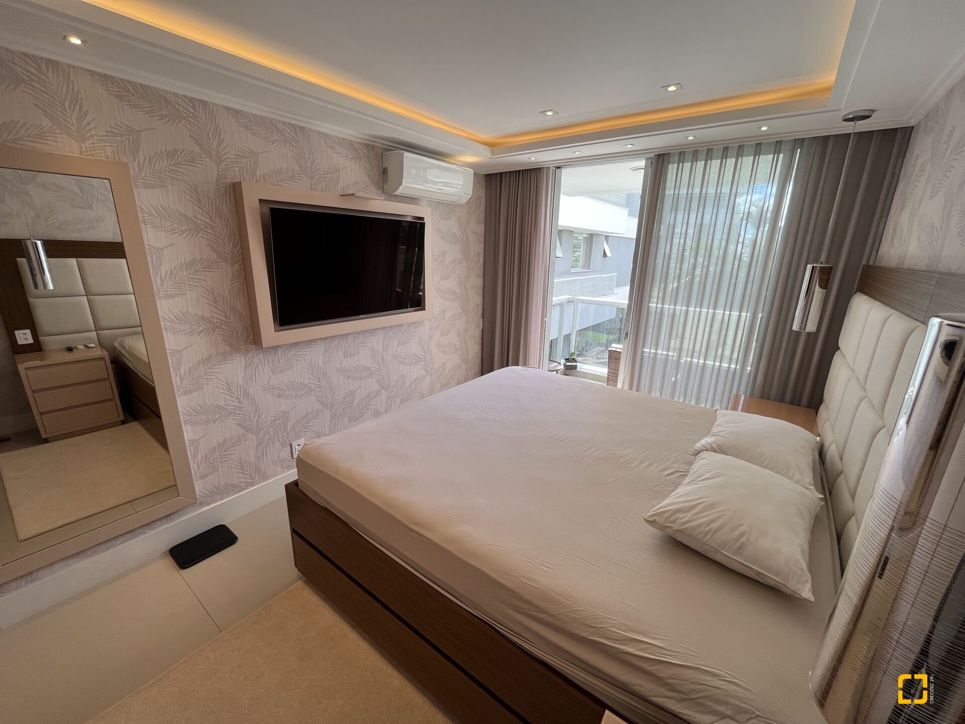 Apartamento com 147m², 4 quartos (sendo 2 suítes), 2 garagens, no bairro Jurerê Internacional em Florianópolis