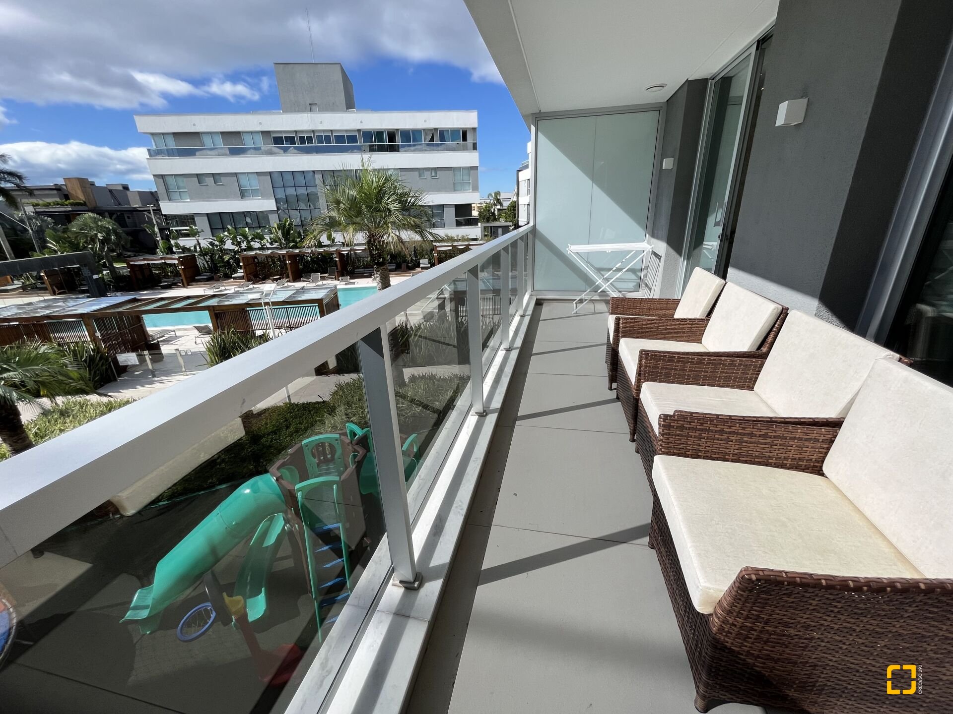Apartamento com 147m², 4 quartos (sendo 2 suítes), 2 garagens, no bairro Jurerê Internacional em Florianópolis