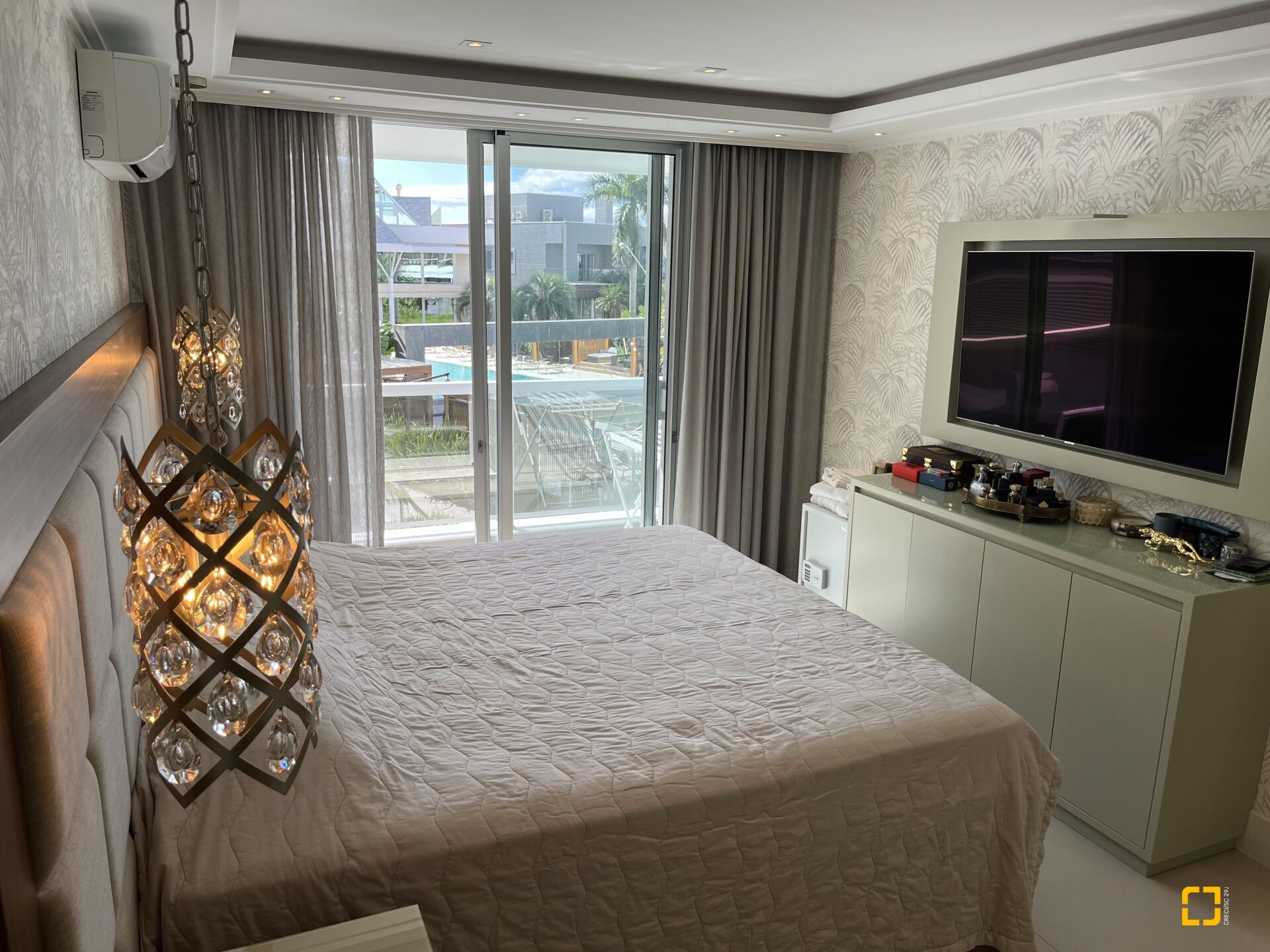 Apartamento com 147m², 4 quartos (sendo 2 suítes), 2 garagens, no bairro Jurerê Internacional em Florianópolis