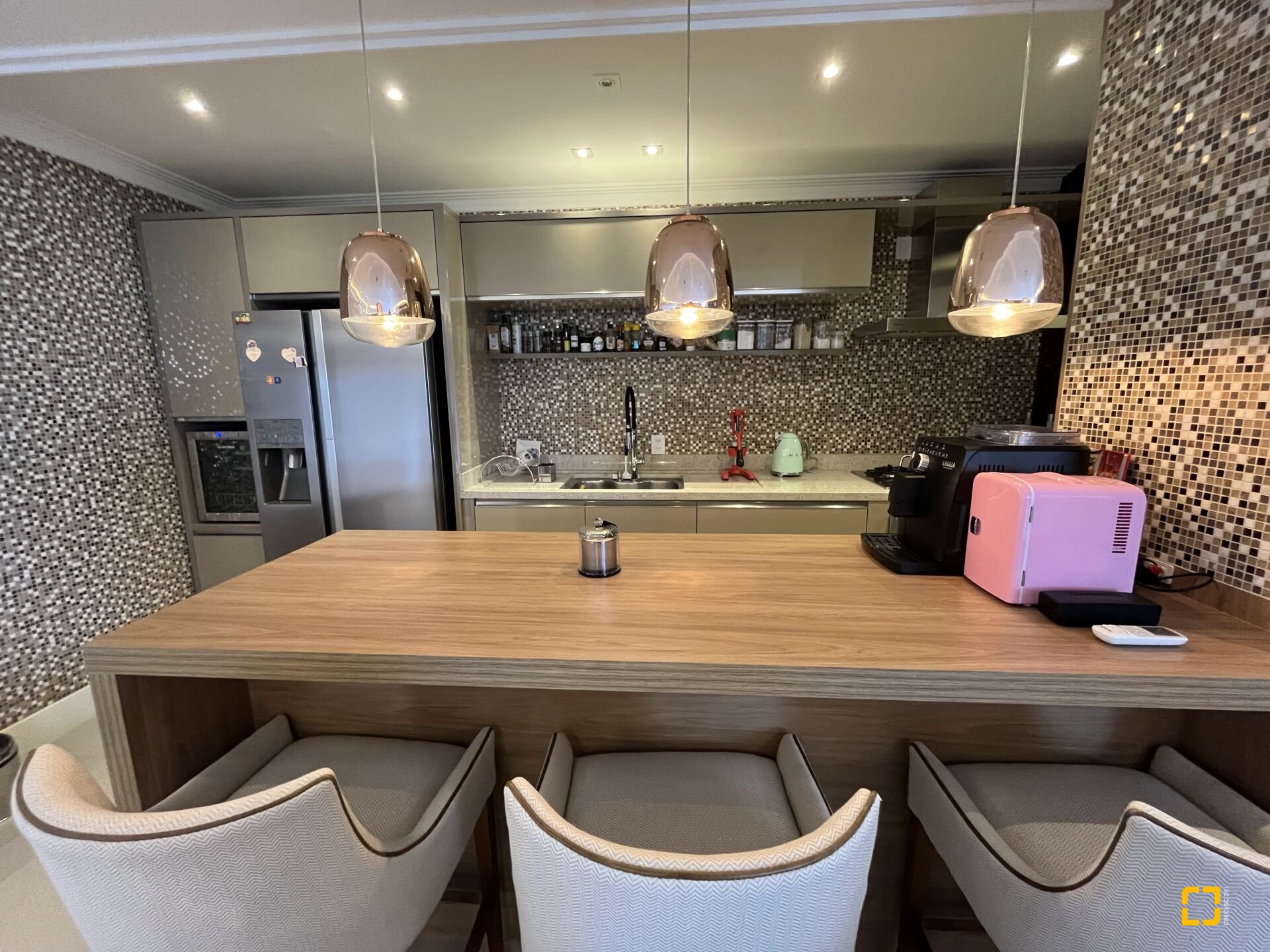 Apartamento com 147m², 4 quartos (sendo 2 suítes), 2 garagens, no bairro Jurerê Internacional em Florianópolis
