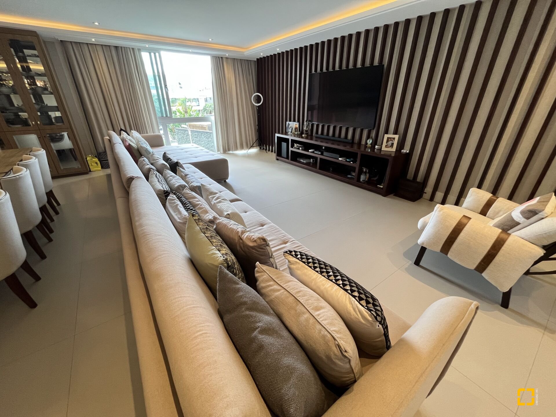 Apartamento com 147m², 4 quartos (sendo 2 suítes), 2 garagens, no bairro Jurerê Internacional em Florianópolis