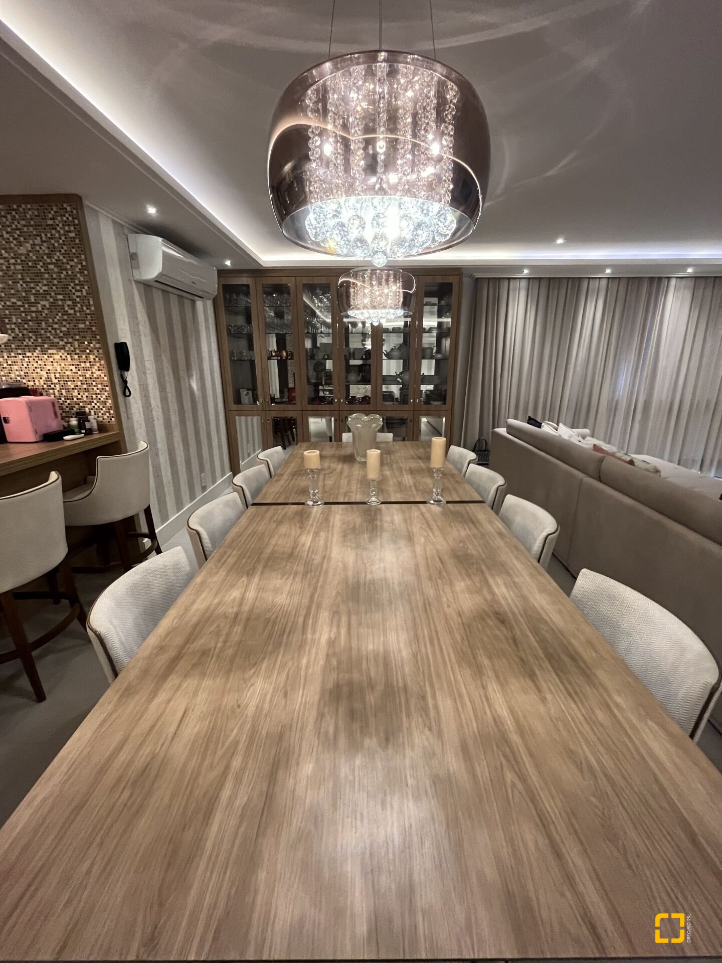 Apartamento com 147m², 4 quartos (sendo 2 suítes), 2 garagens, no bairro Jurerê Internacional em Florianópolis