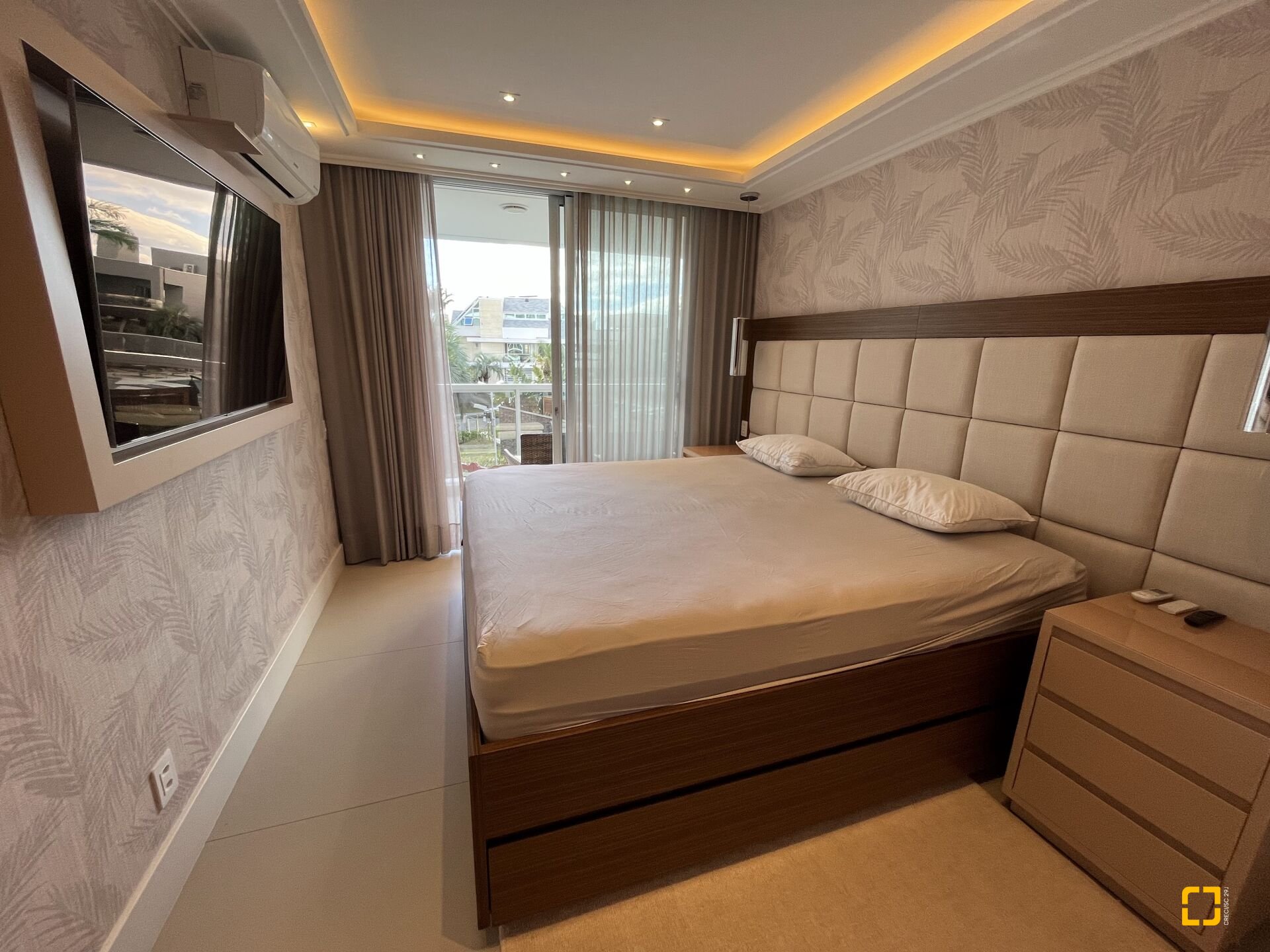 Apartamento com 147m², 4 quartos (sendo 2 suítes), 2 garagens, no bairro Jurerê Internacional em Florianópolis