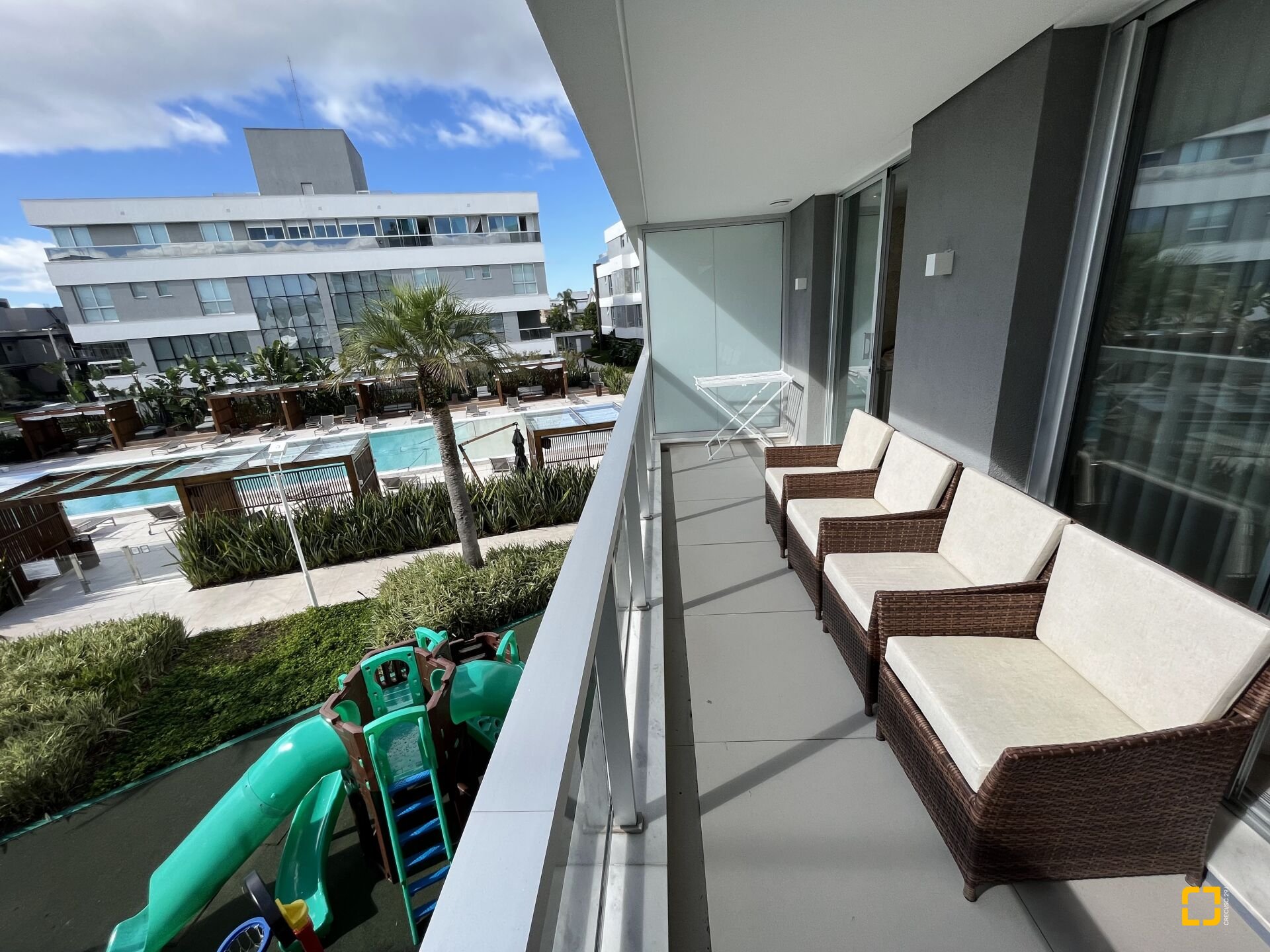 Apartamento com 147m², 4 quartos (sendo 2 suítes), 2 garagens, no bairro Jurerê Internacional em Florianópolis
