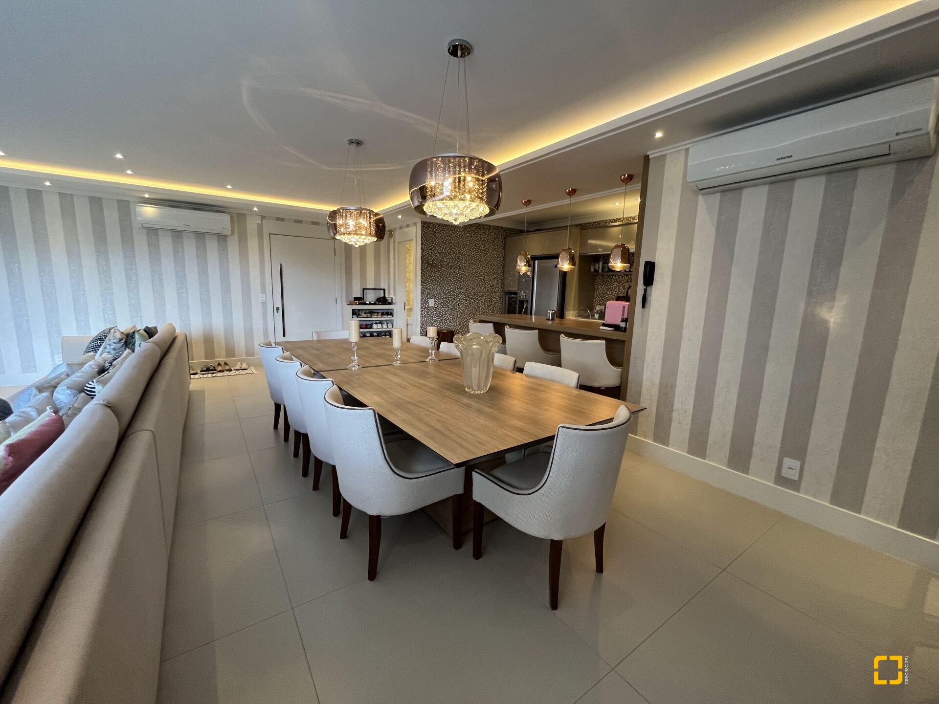 Apartamento com 147m², 4 quartos (sendo 2 suítes), 2 garagens, no bairro Jurerê Internacional em Florianópolis