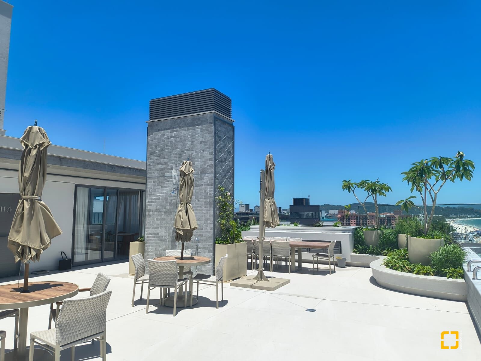 Apartamento com 120m², 6 quartos (sendo 3 suítes), 2 garagens, no bairro Jurerê Internacional em Florianópolis