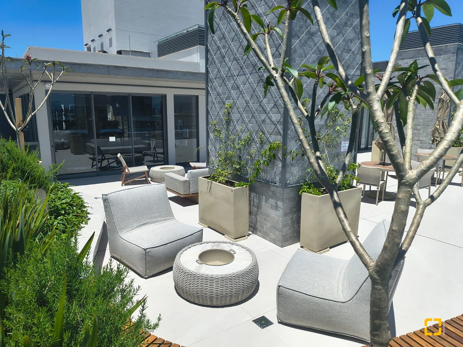 Apartamento com 120m², 6 quartos (sendo 3 suítes), 2 garagens, no bairro Jurerê Internacional em Florianópolis