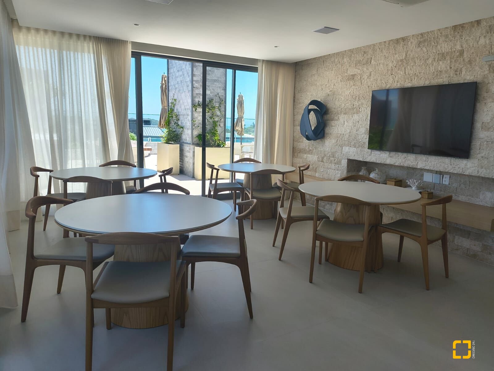 Apartamento com 120m², 6 quartos (sendo 3 suítes), 2 garagens, no bairro Jurerê Internacional em Florianópolis