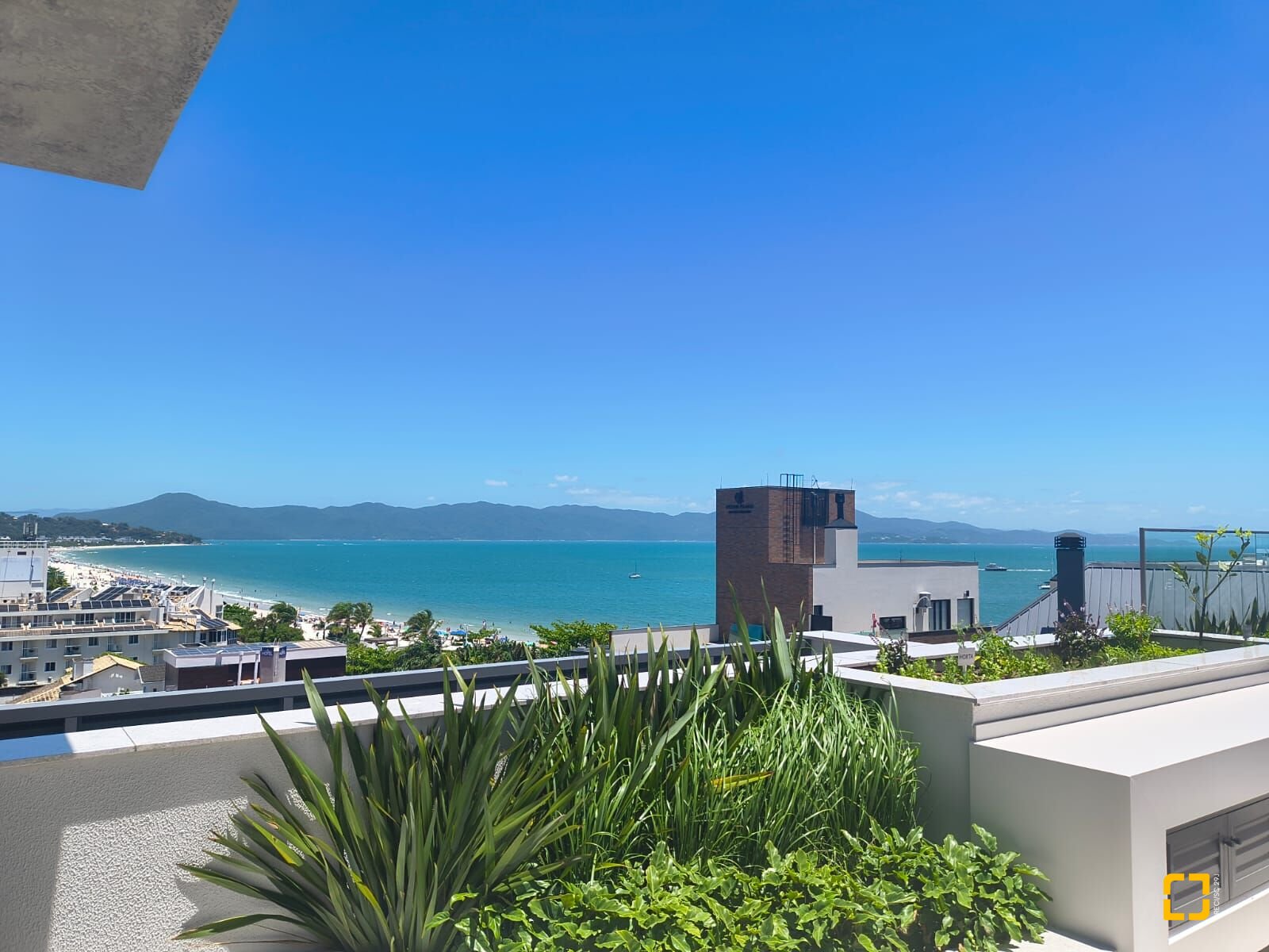 Apartamento com 120m², 6 quartos (sendo 3 suítes), 2 garagens, no bairro Jurerê Internacional em Florianópolis