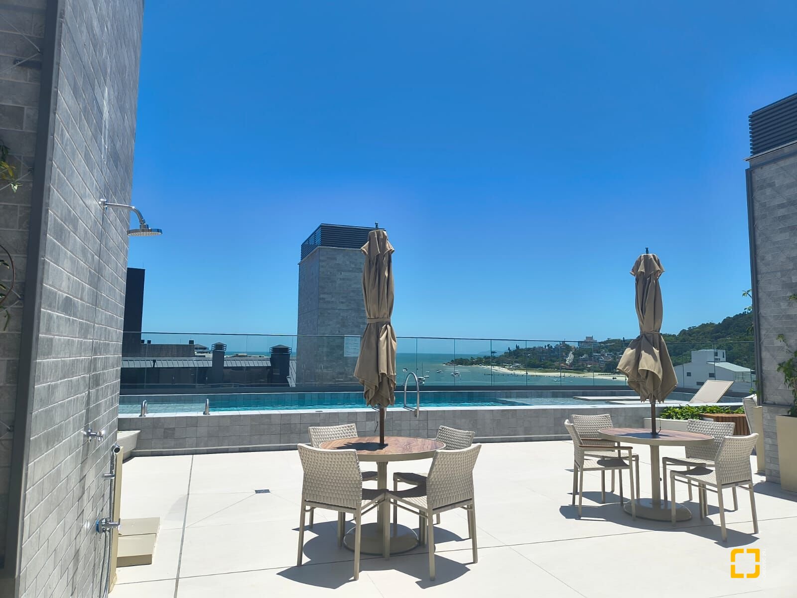 Apartamento com 120m², 6 quartos (sendo 3 suítes), 2 garagens, no bairro Jurerê Internacional em Florianópolis