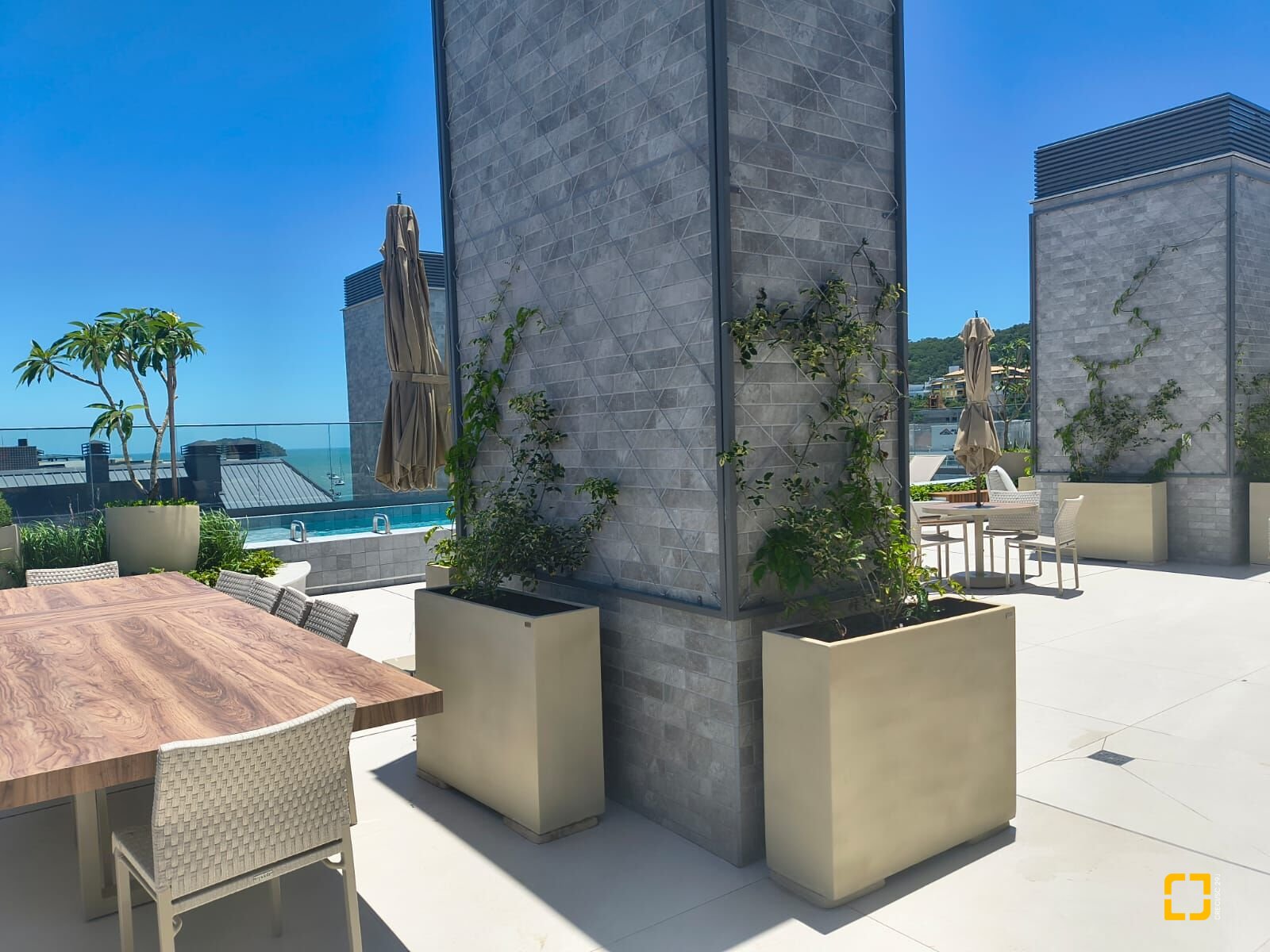 Apartamento com 120m², 6 quartos (sendo 3 suítes), 2 garagens, no bairro Jurerê Internacional em Florianópolis