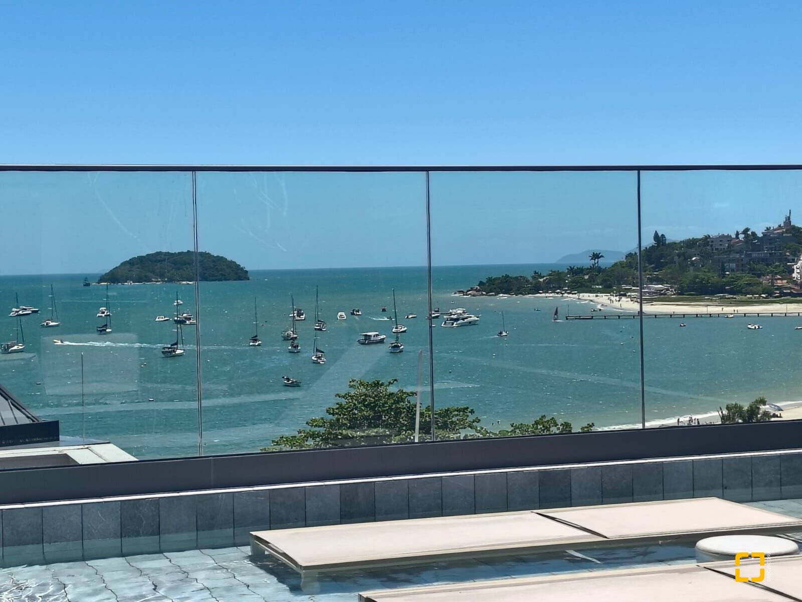 Apartamento com 120m², 6 quartos (sendo 3 suítes), 2 garagens, no bairro Jurerê Internacional em Florianópolis