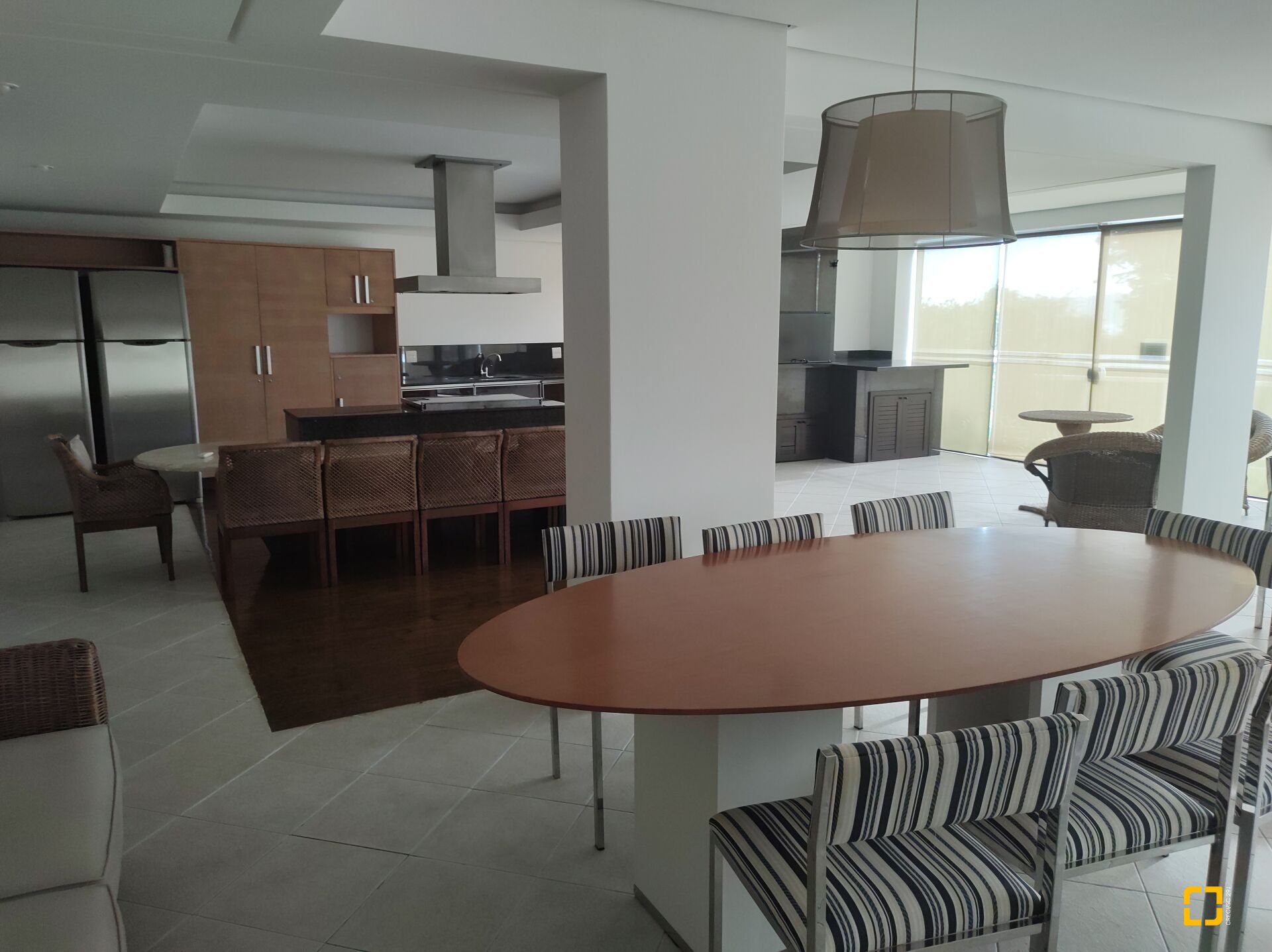 Apartamento com 117m², 5 quartos (sendo 2 suítes), 2 garagens, no bairro Jurerê em Florianópolis