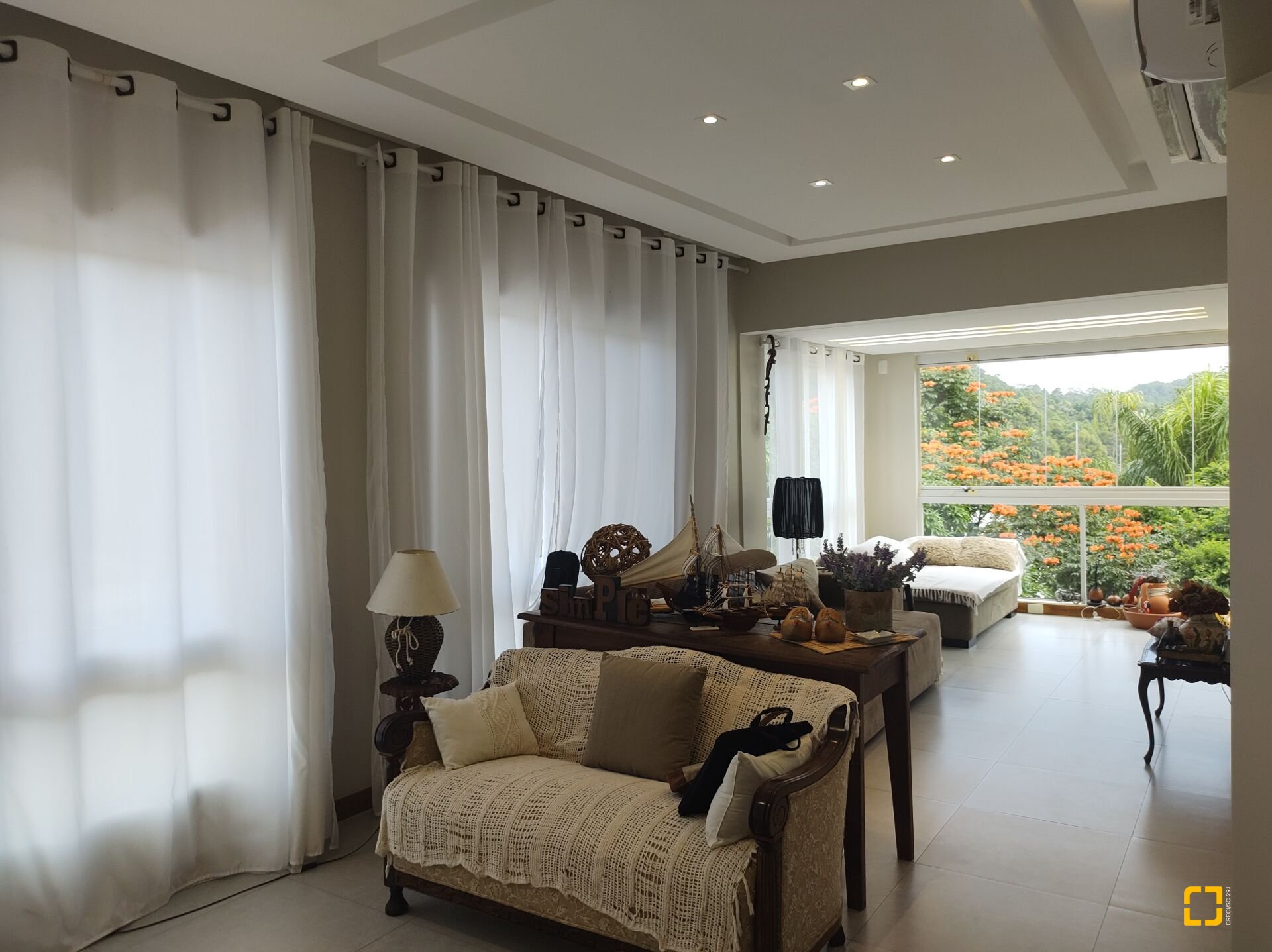 Apartamento com 117m², 5 quartos (sendo 2 suítes), 2 garagens, no bairro Jurerê em Florianópolis