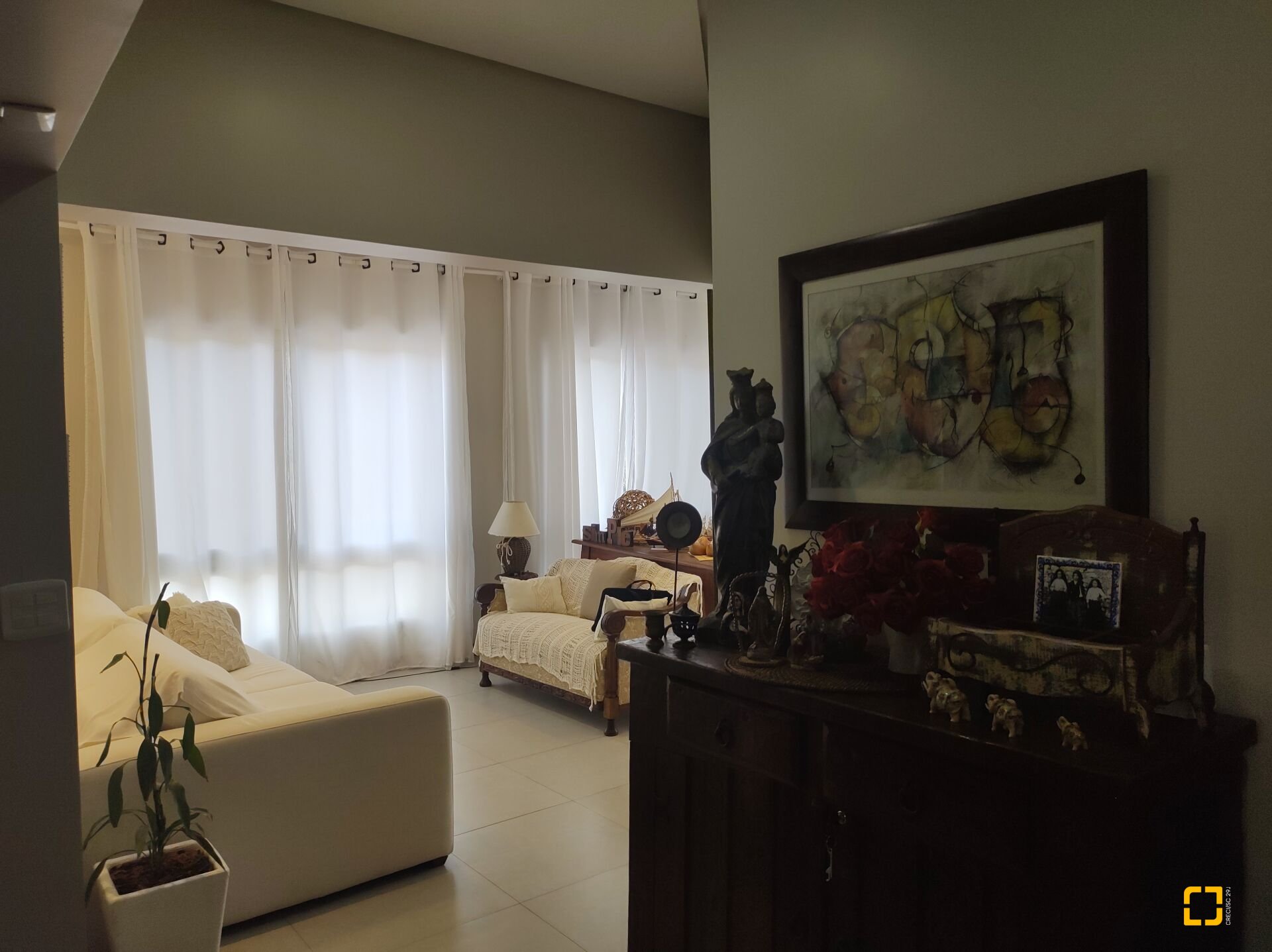 Apartamento com 117m², 5 quartos (sendo 2 suítes), 2 garagens, no bairro Jurerê em Florianópolis