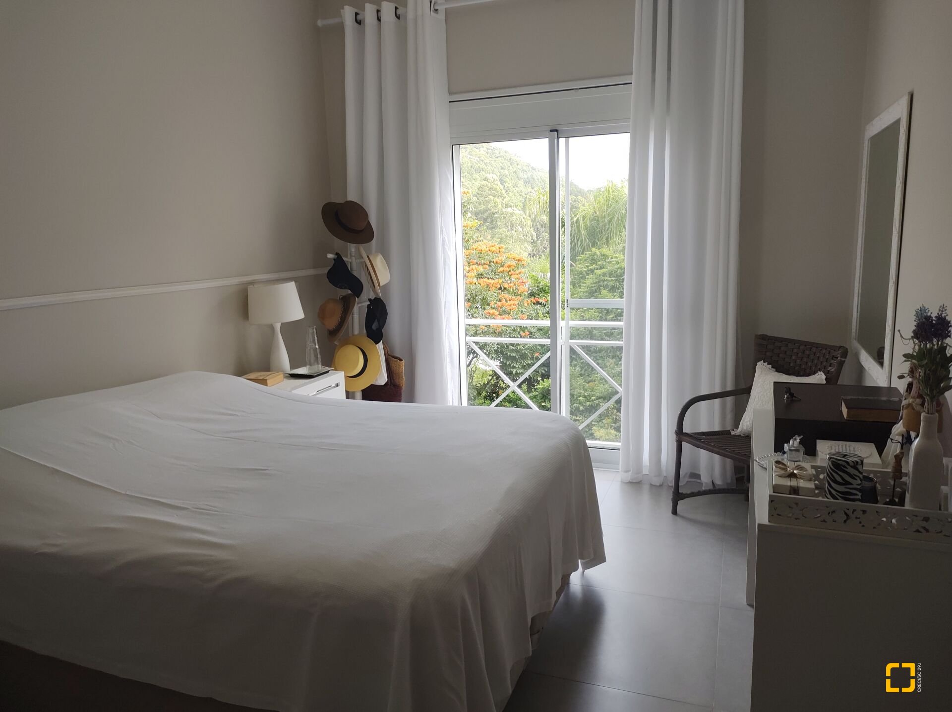 Apartamento com 117m², 5 quartos (sendo 2 suítes), 2 garagens, no bairro Jurerê em Florianópolis