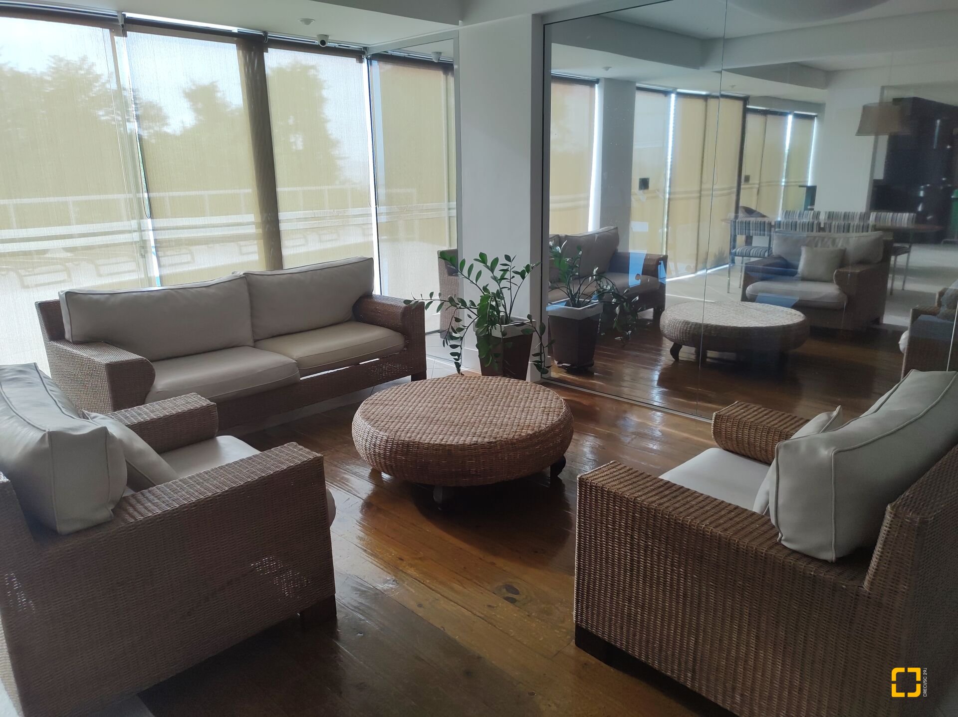Apartamento com 117m², 5 quartos (sendo 2 suítes), 2 garagens, no bairro Jurerê em Florianópolis