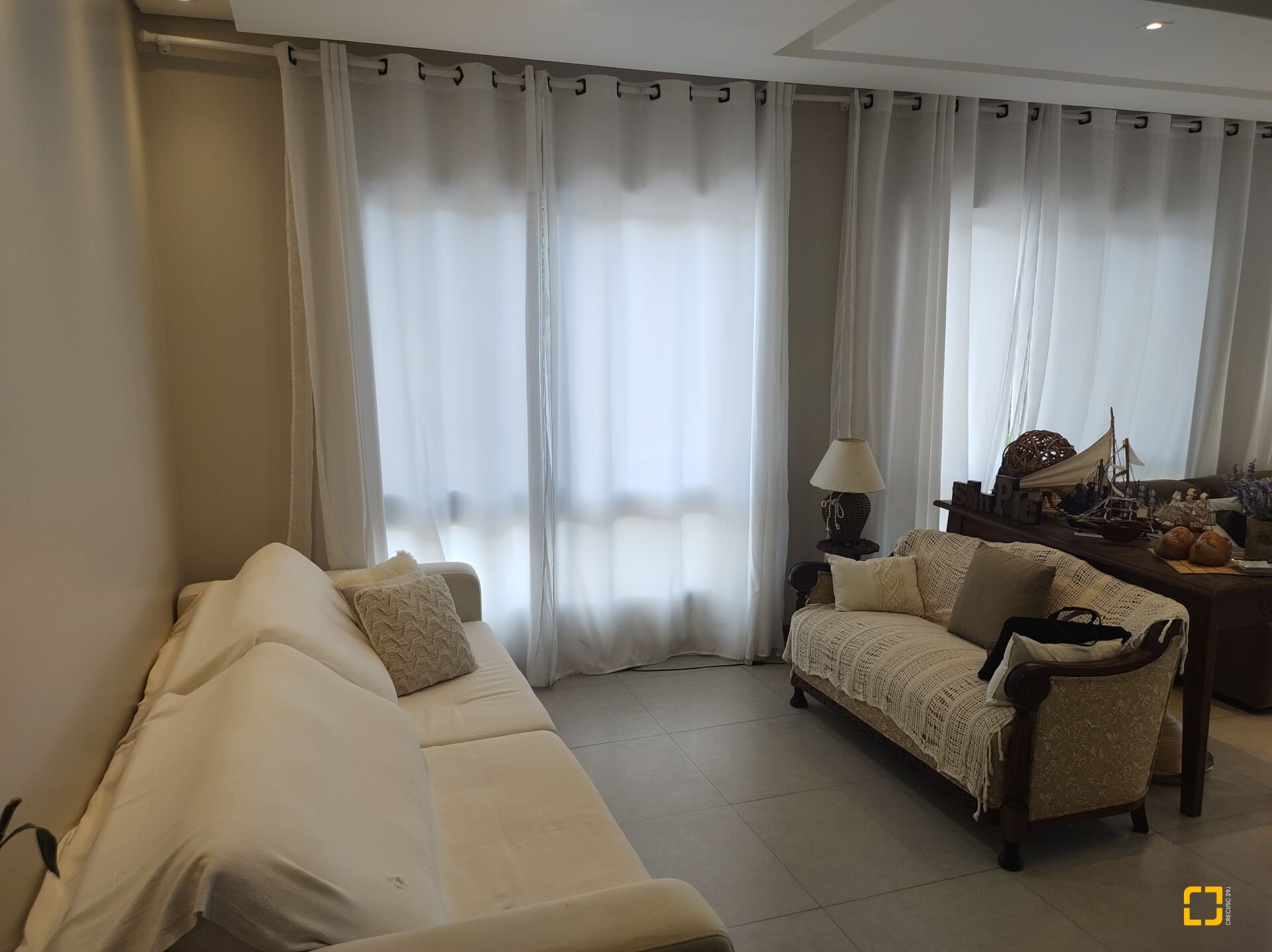 Apartamento com 117m², 5 quartos (sendo 2 suítes), 2 garagens, no bairro Jurerê em Florianópolis