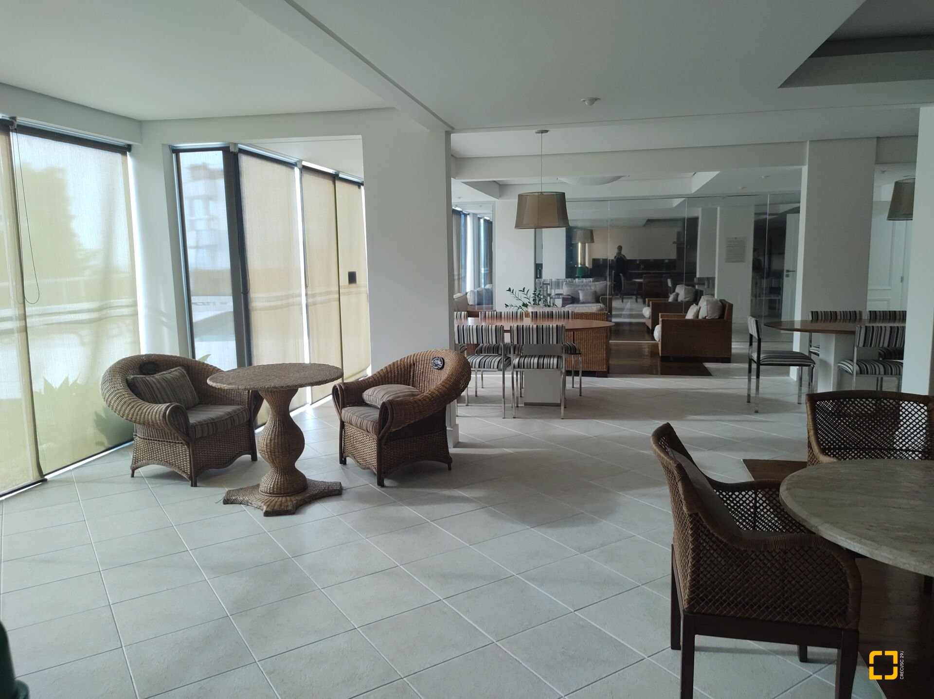 Apartamento com 117m², 5 quartos (sendo 2 suítes), 2 garagens, no bairro Jurerê em Florianópolis