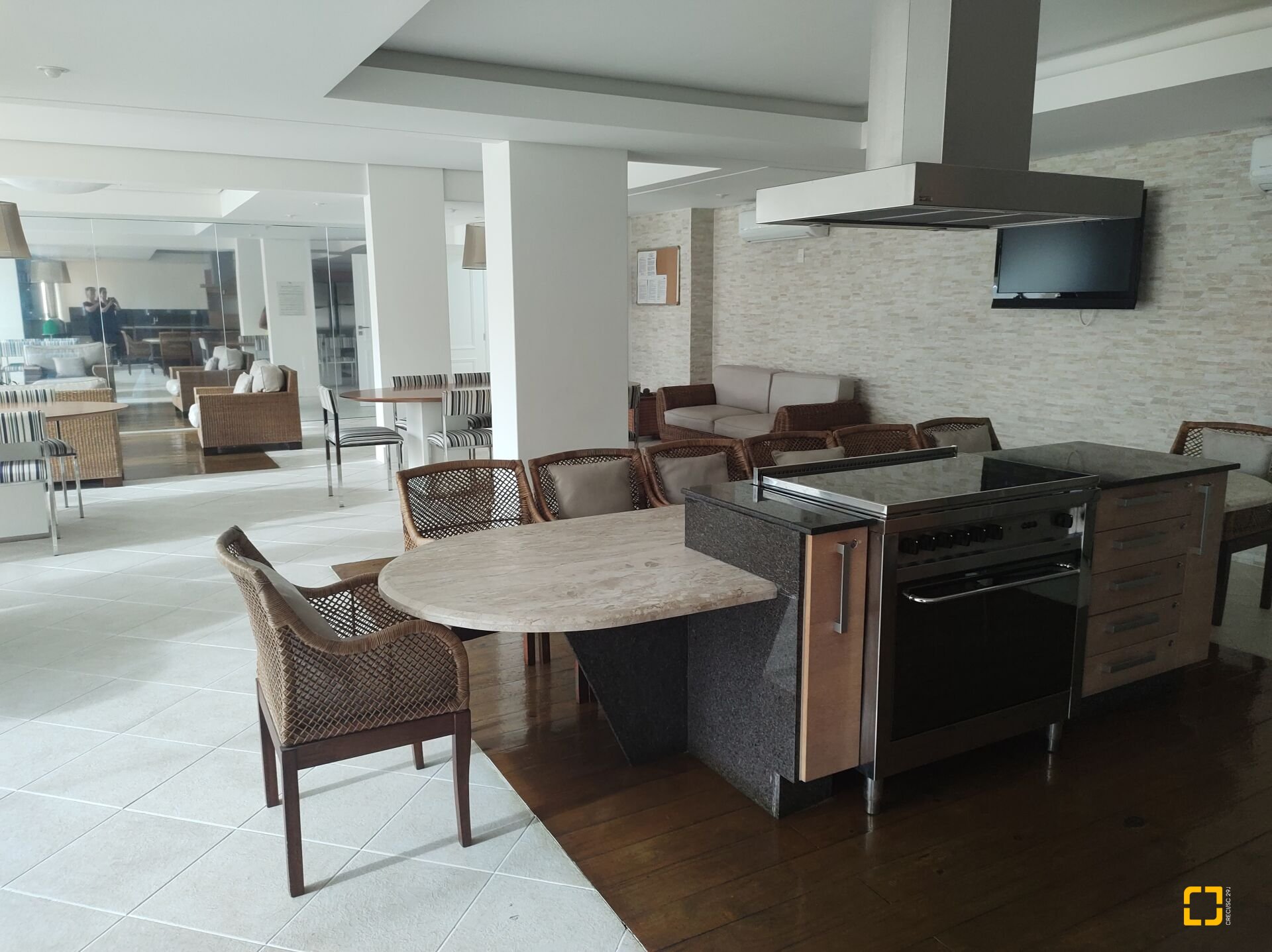 Apartamento com 117m², 5 quartos (sendo 2 suítes), 2 garagens, no bairro Jurerê em Florianópolis