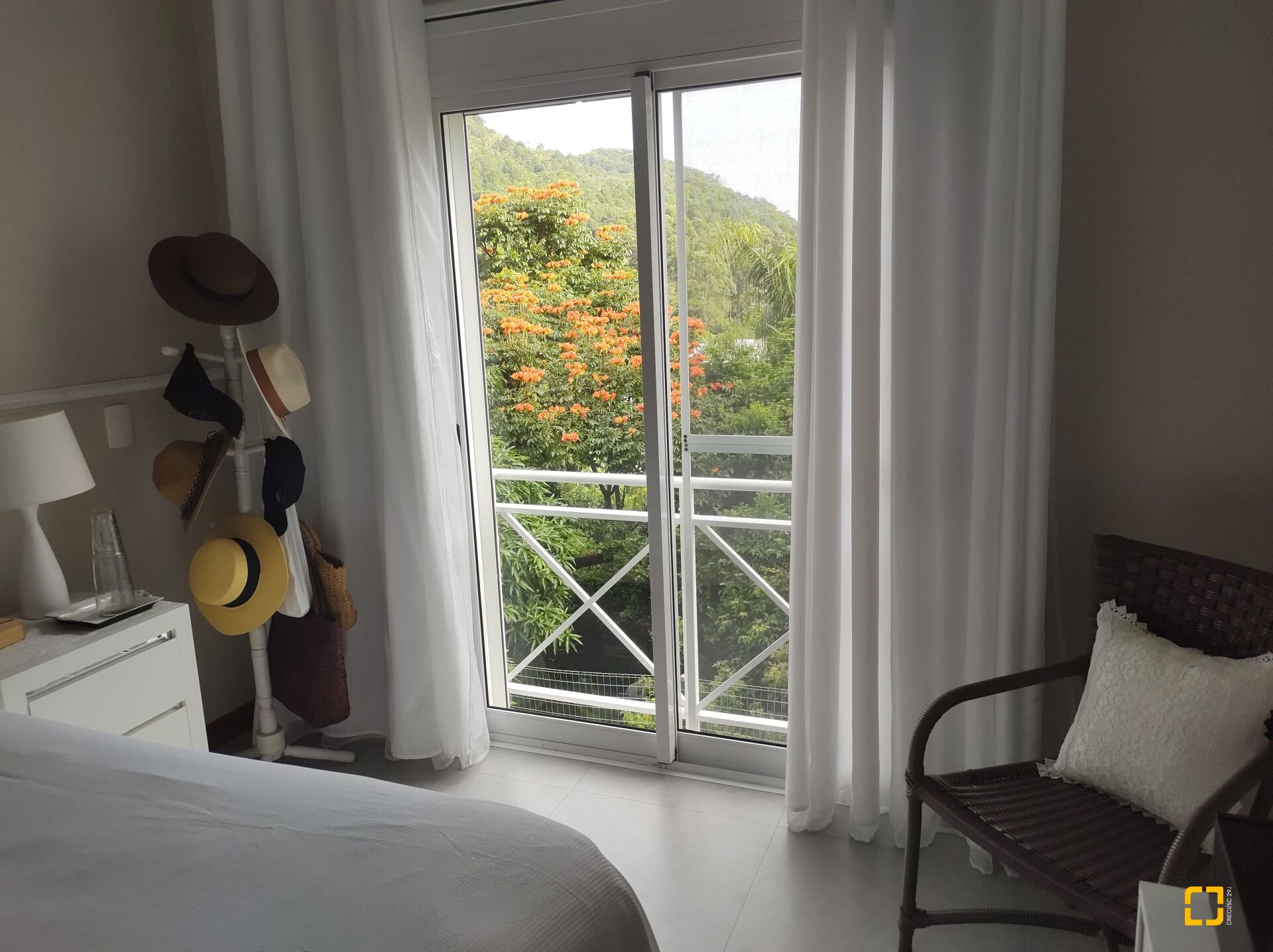 Apartamento com 117m², 5 quartos (sendo 2 suítes), 2 garagens, no bairro Jurerê em Florianópolis